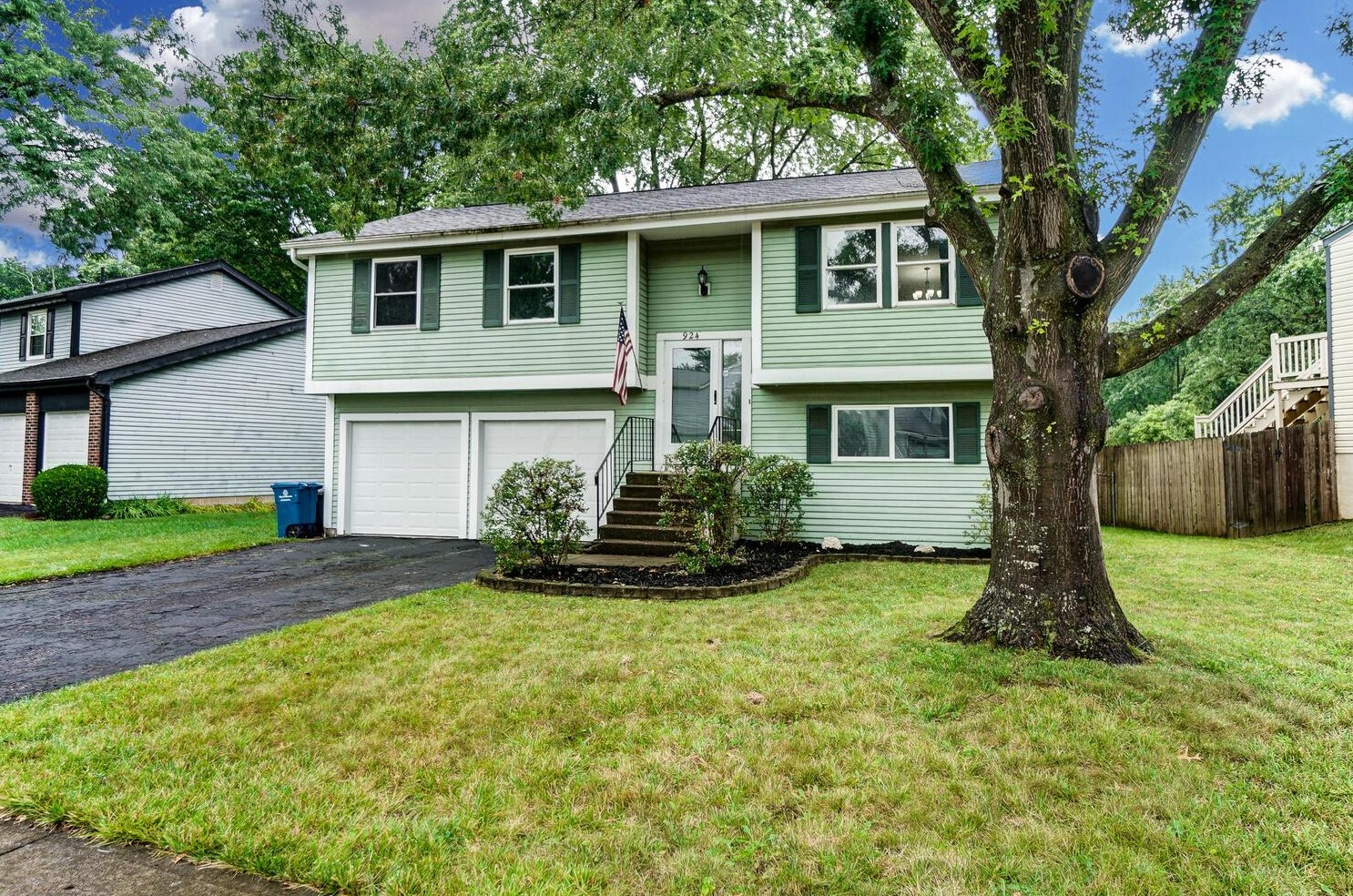924 Hartney Dr, Columbus, OH 43230-1616