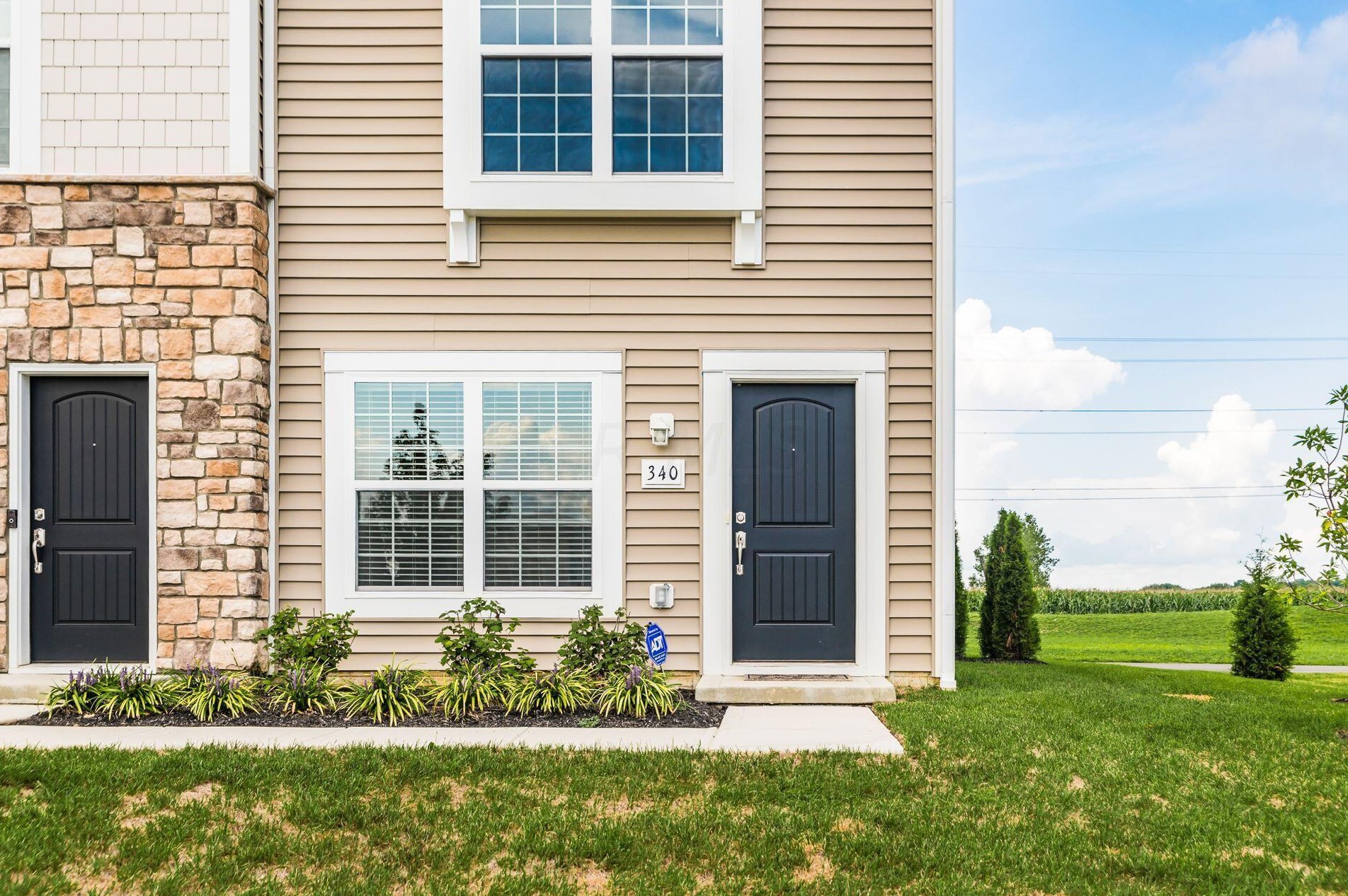 340 Autumn Ridge Cir, Pickerington, OH 43147