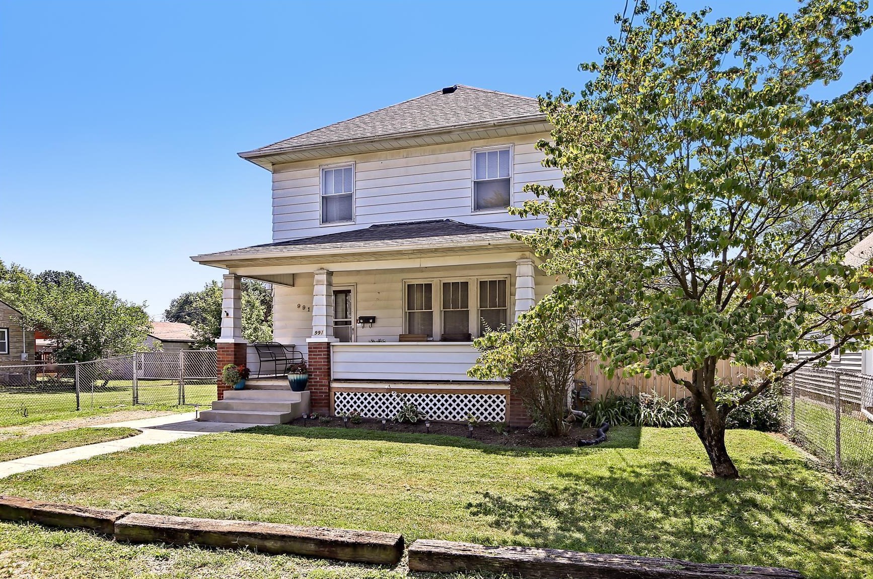 991 Lawrence Dr, Columbus, OH 43207-1423