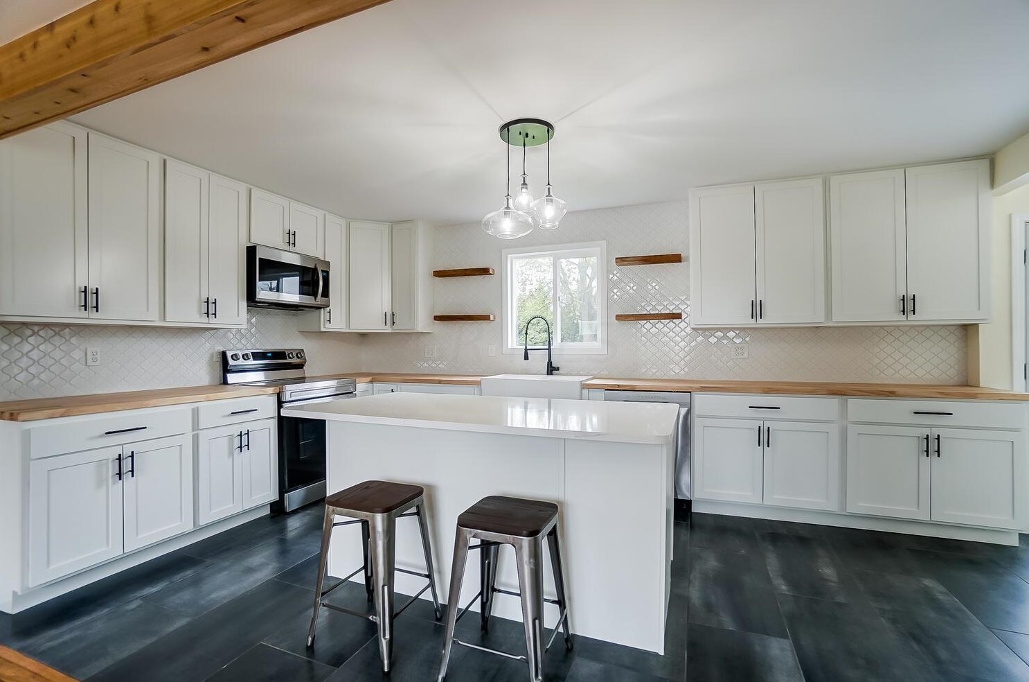 1410 White Rd, Darbydale, OH 43123