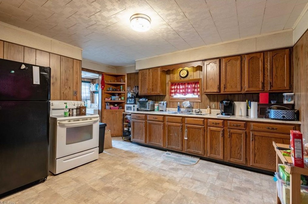 108 Hull St, Crooksville, OH 43731