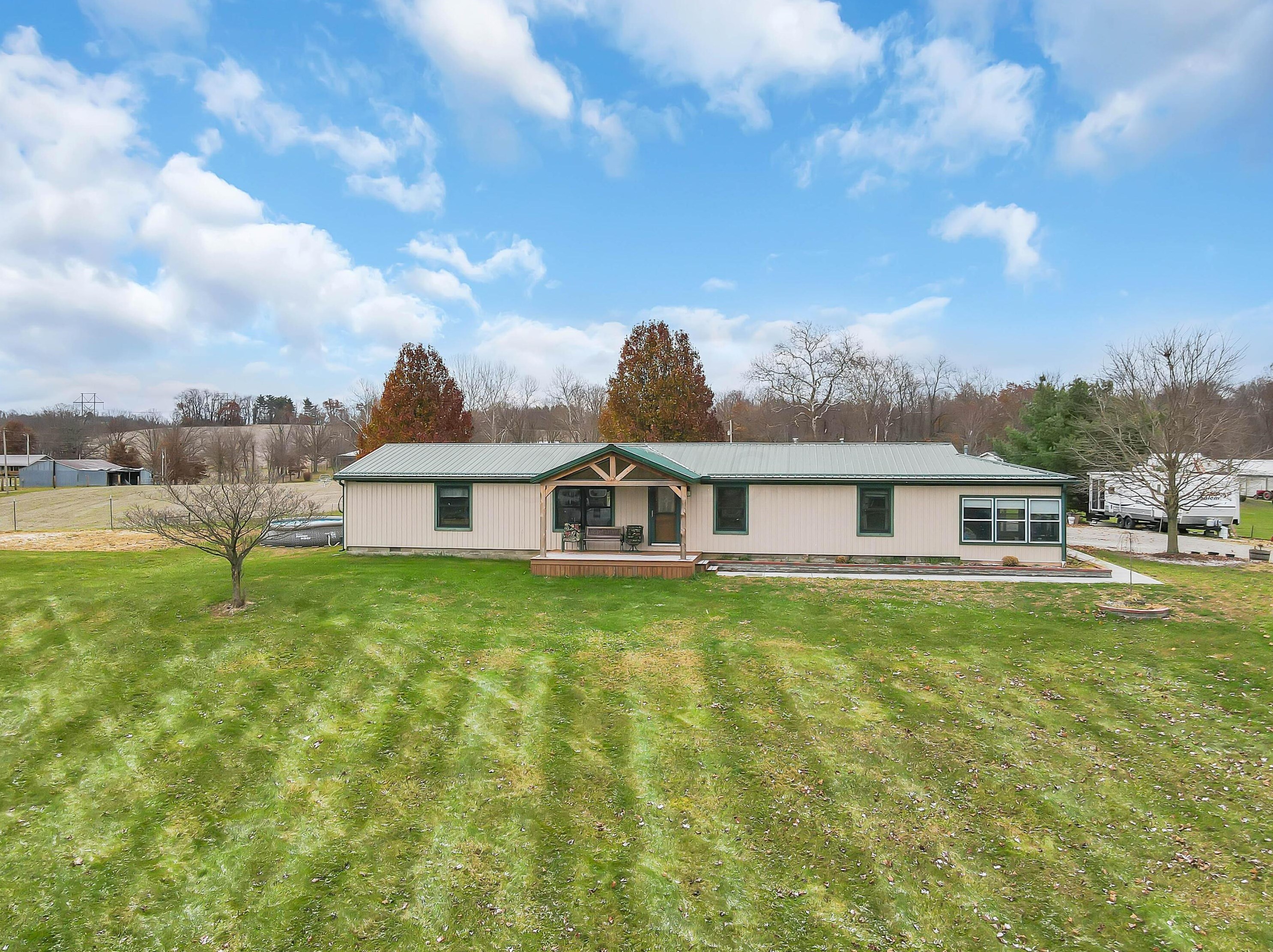 10227 Shelly Rd, Thornville, OH 43076-9652
