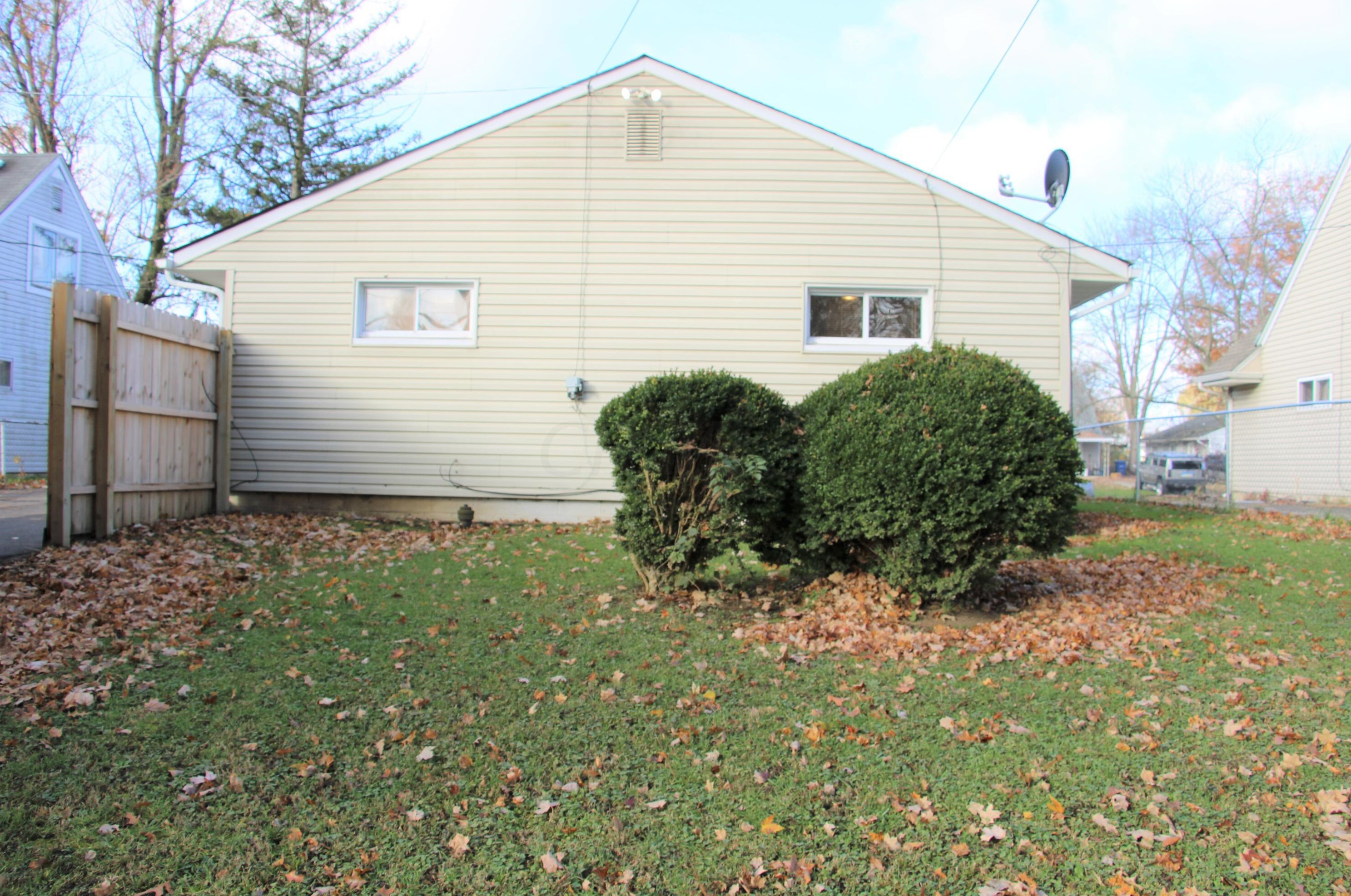 2426 Brentnell Ave, Columbus OH 43211-1963 exterior