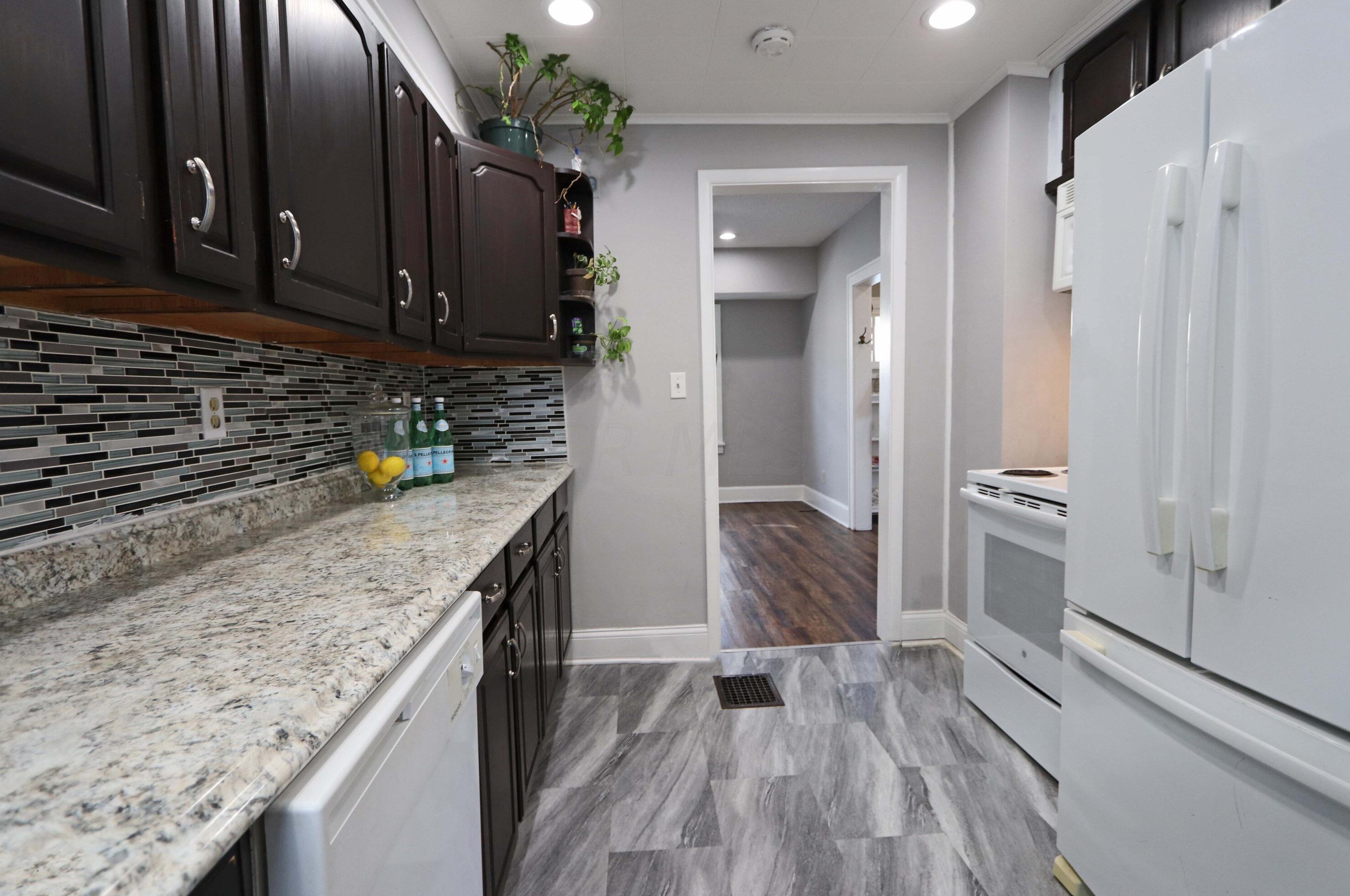 465 Huron Ave, Columbus OH 43204-2661 exterior