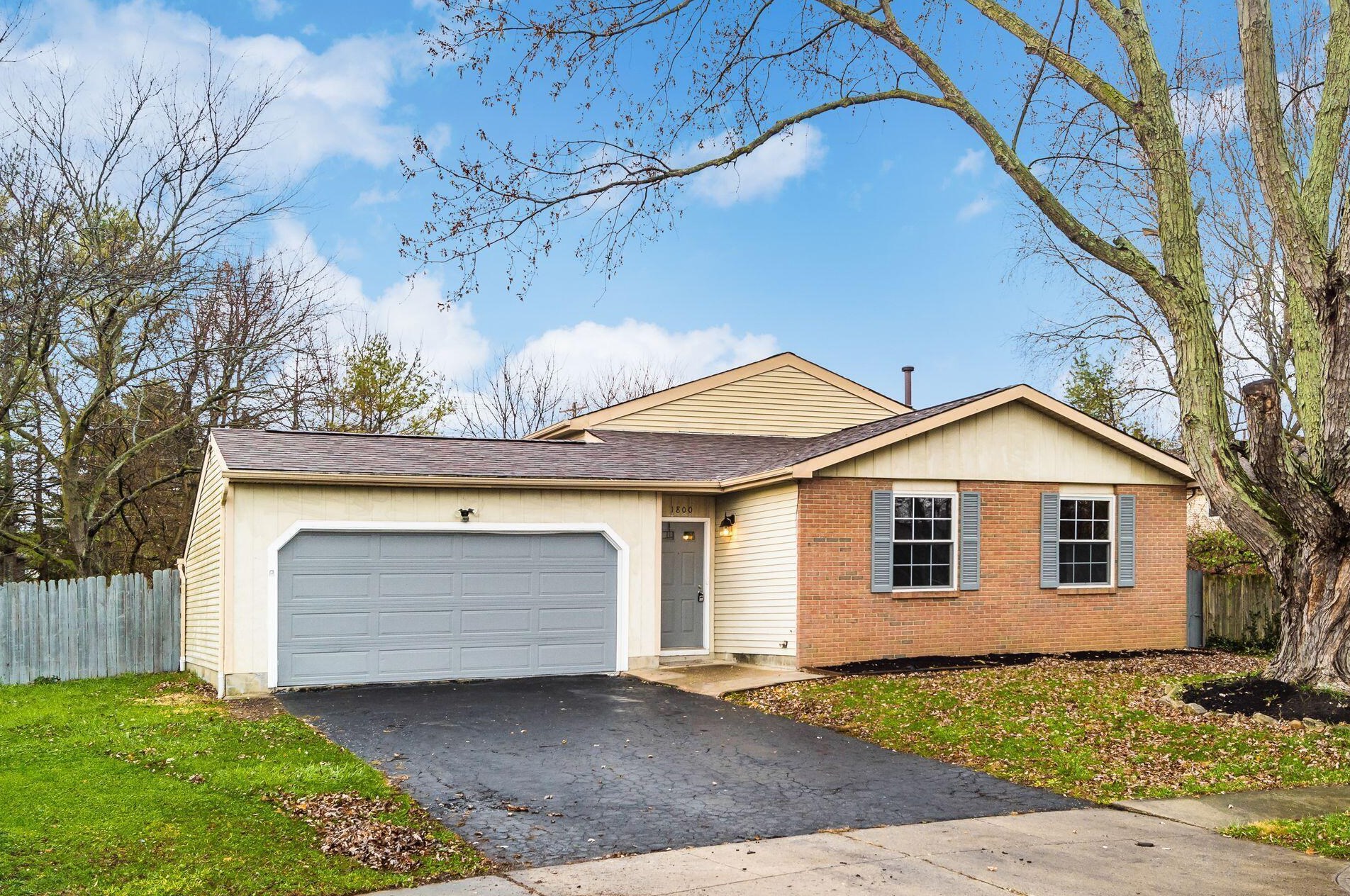 1800 Devilling Ct, Columbus, OH 43235-2091