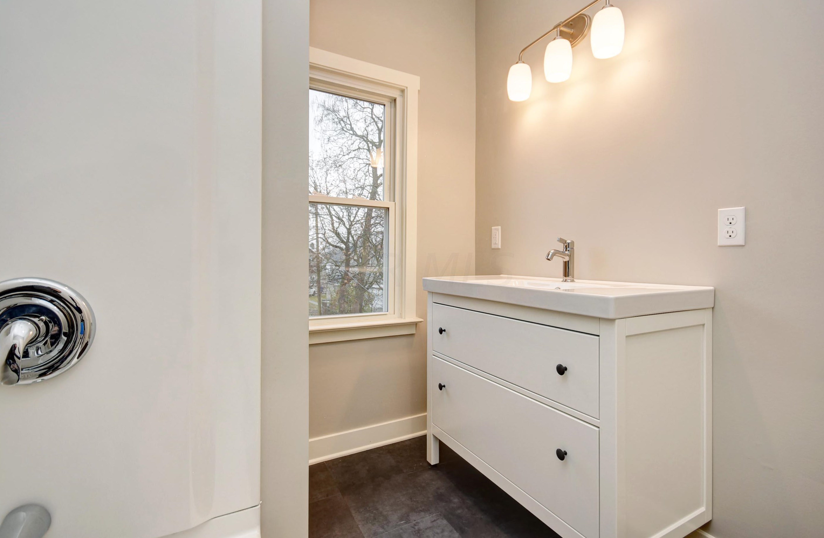 948 Lockbourne Rd, Columbus OH 43206-1625 exterior