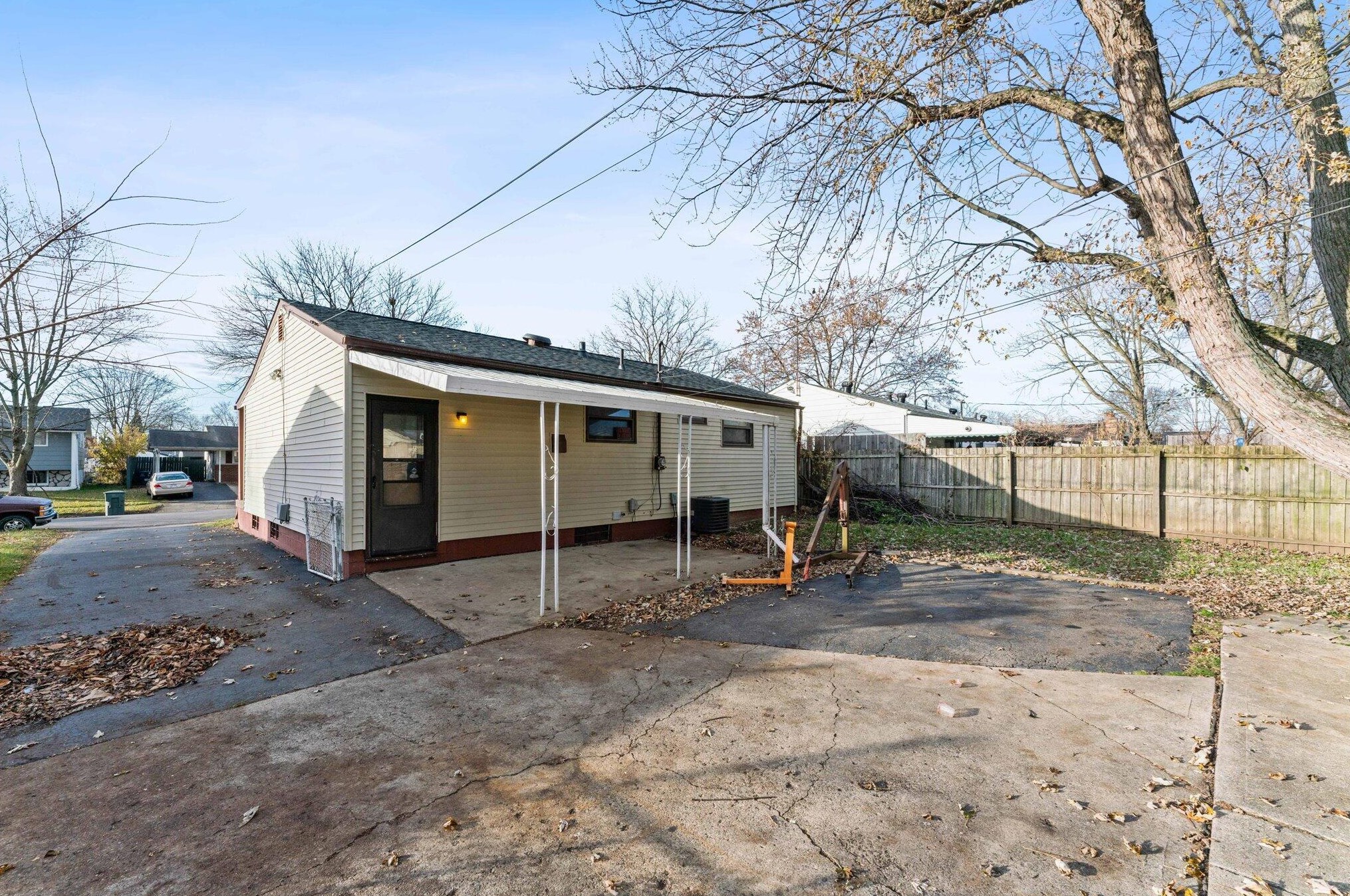 3760 Lynward Rd, Columbus OH 43228-3138 exterior