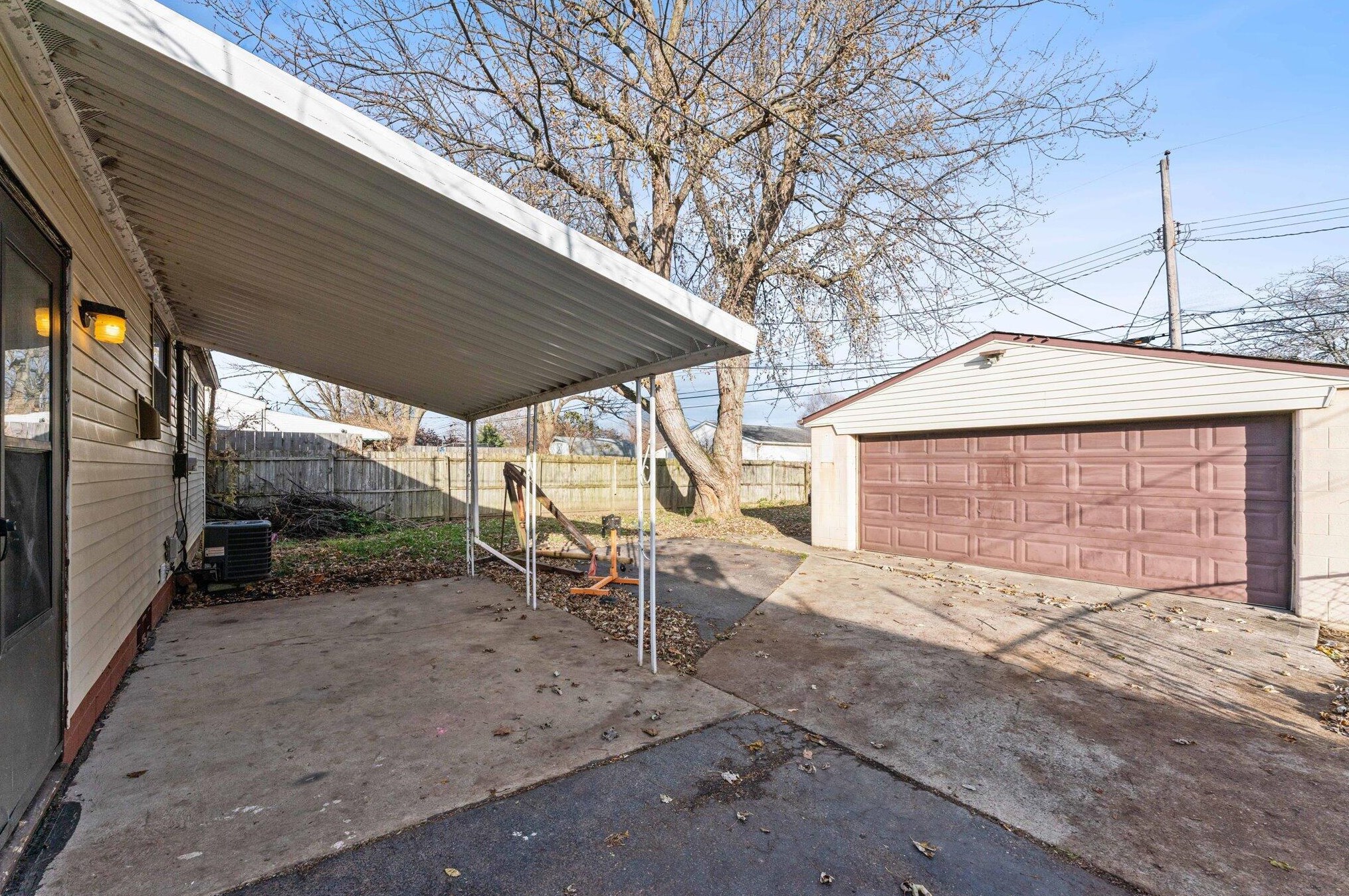 3760 Lynward Rd, Columbus OH 43228-3138 exterior