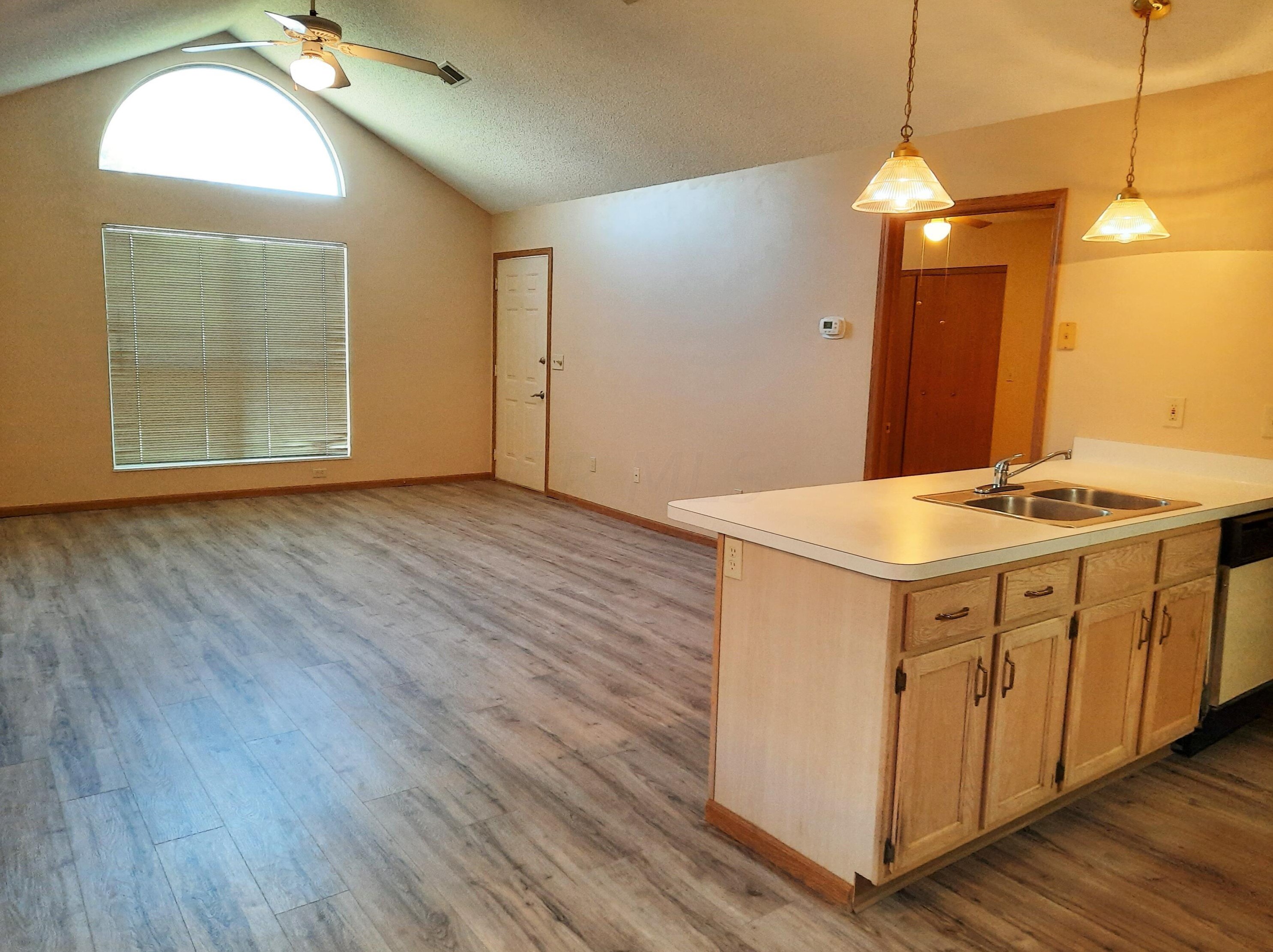 5422 Pond View Dr, Westerville, OH 43081-4830