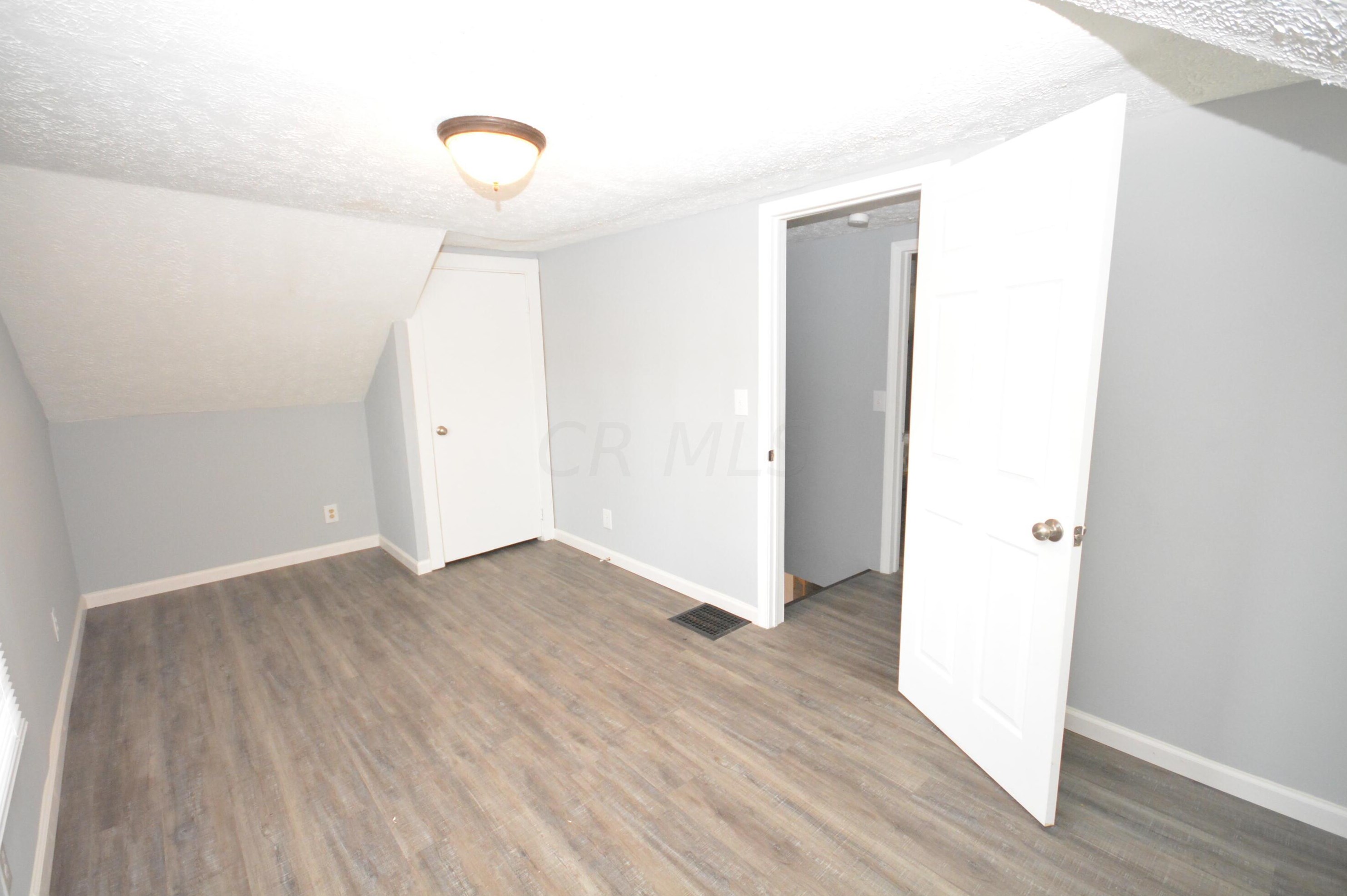 147 Nashoba Ave, Columbus OH 43223-1215 exterior