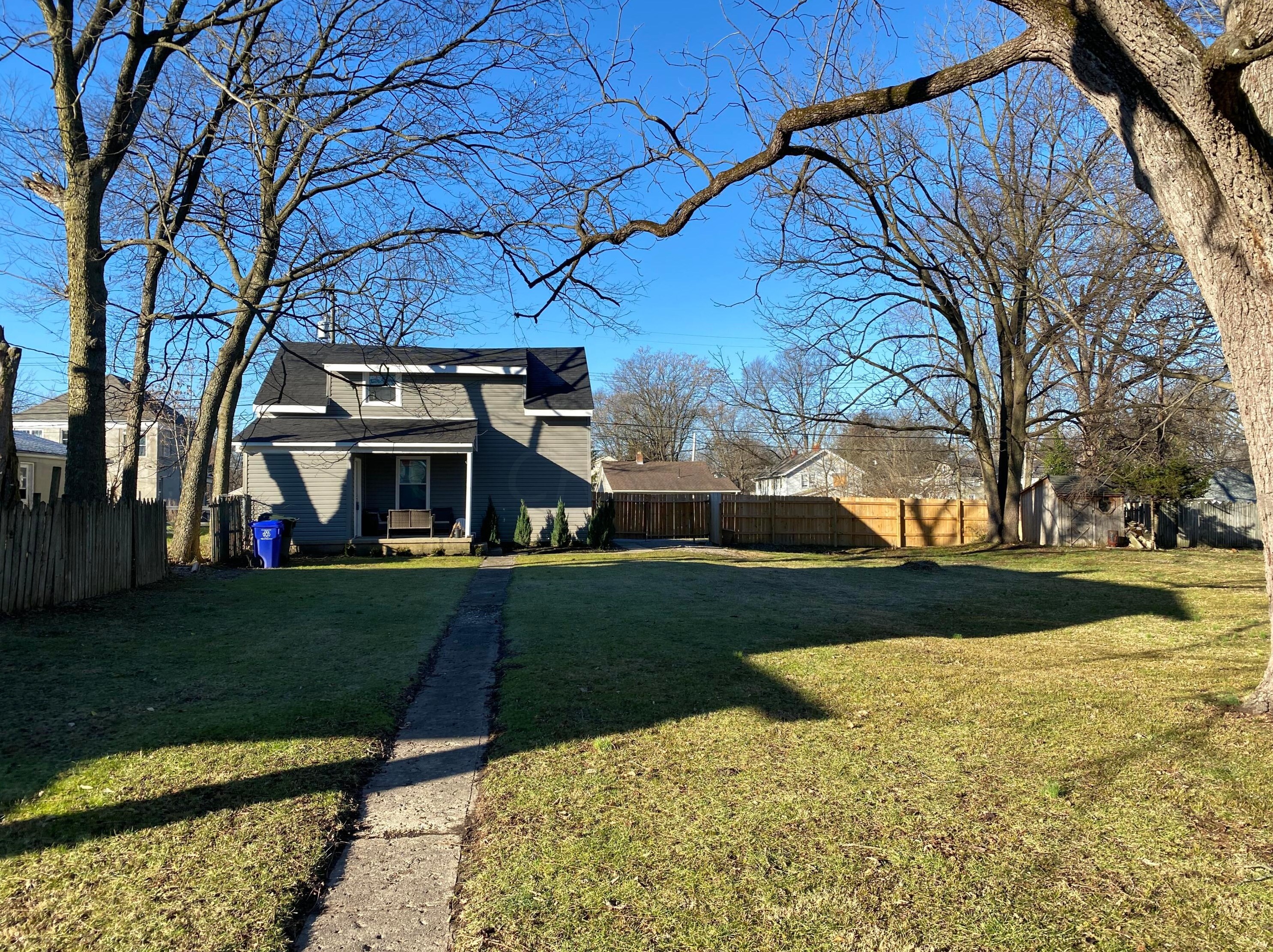 147 Nashoba Ave, Columbus, OH 43223-1215