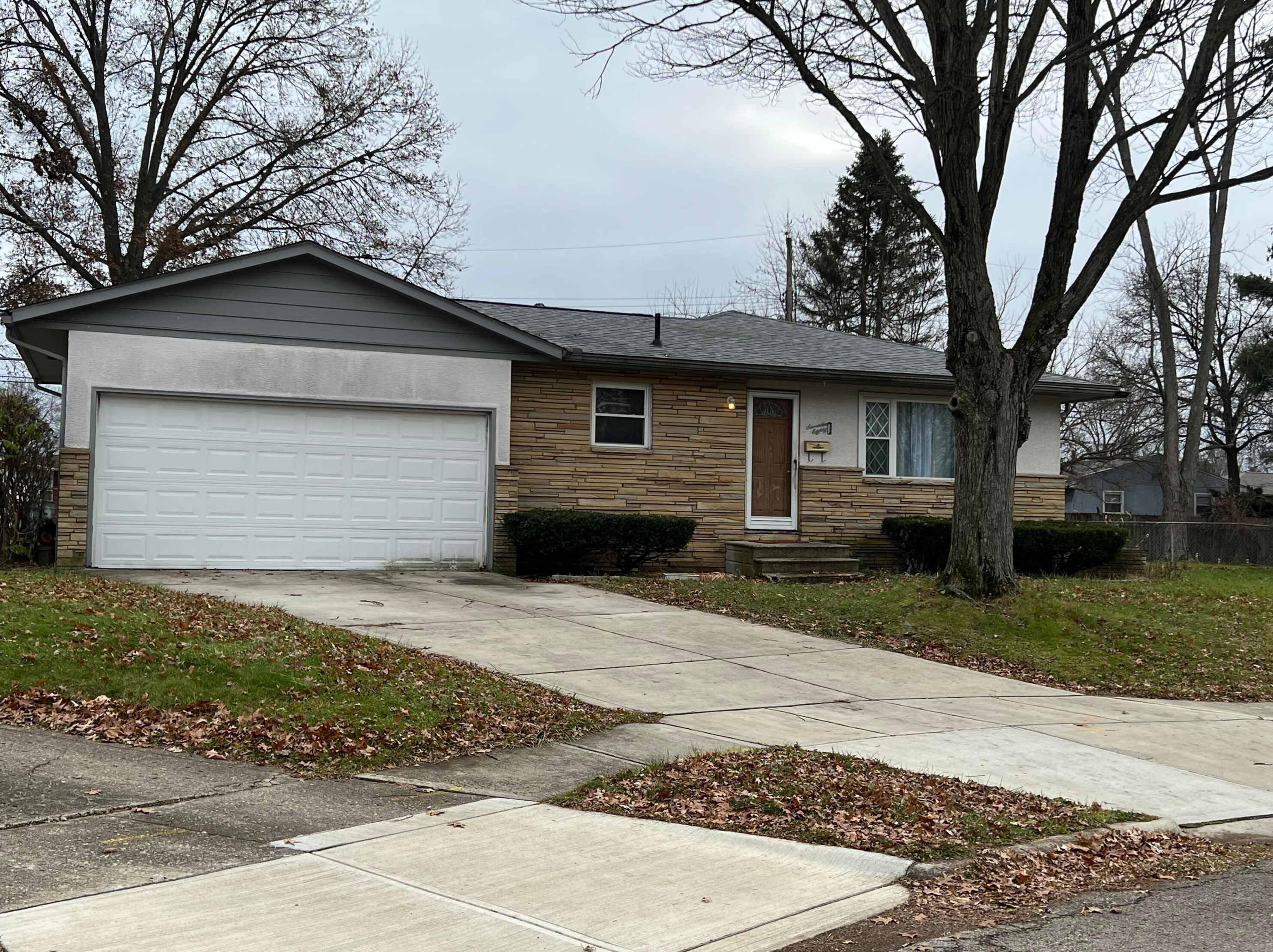 1780 Brinwood Ct, Columbus, OH 43232-2724