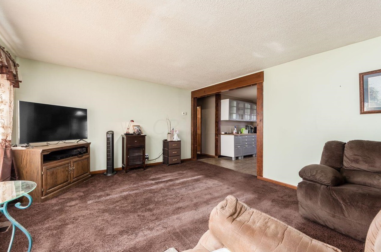 2374 Kilbourne Ave, Columbus OH 43229-4709 exterior