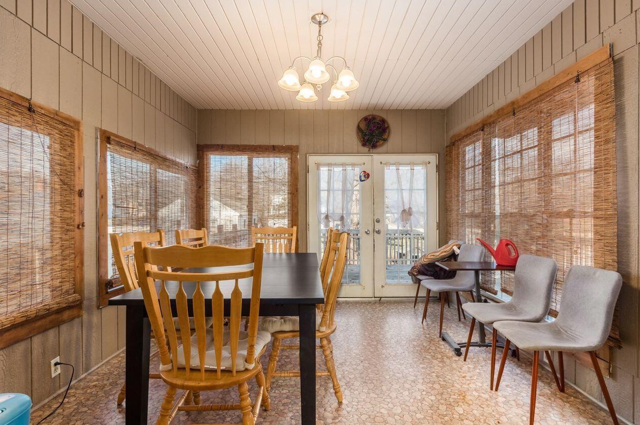 2374 Kilbourne Ave, Columbus OH 43229-4709 exterior