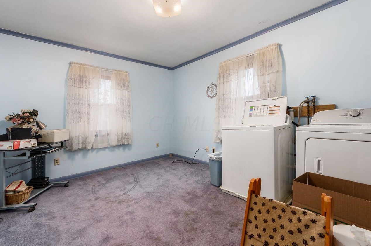 2374 Kilbourne Ave, Columbus OH 43229-4709 exterior