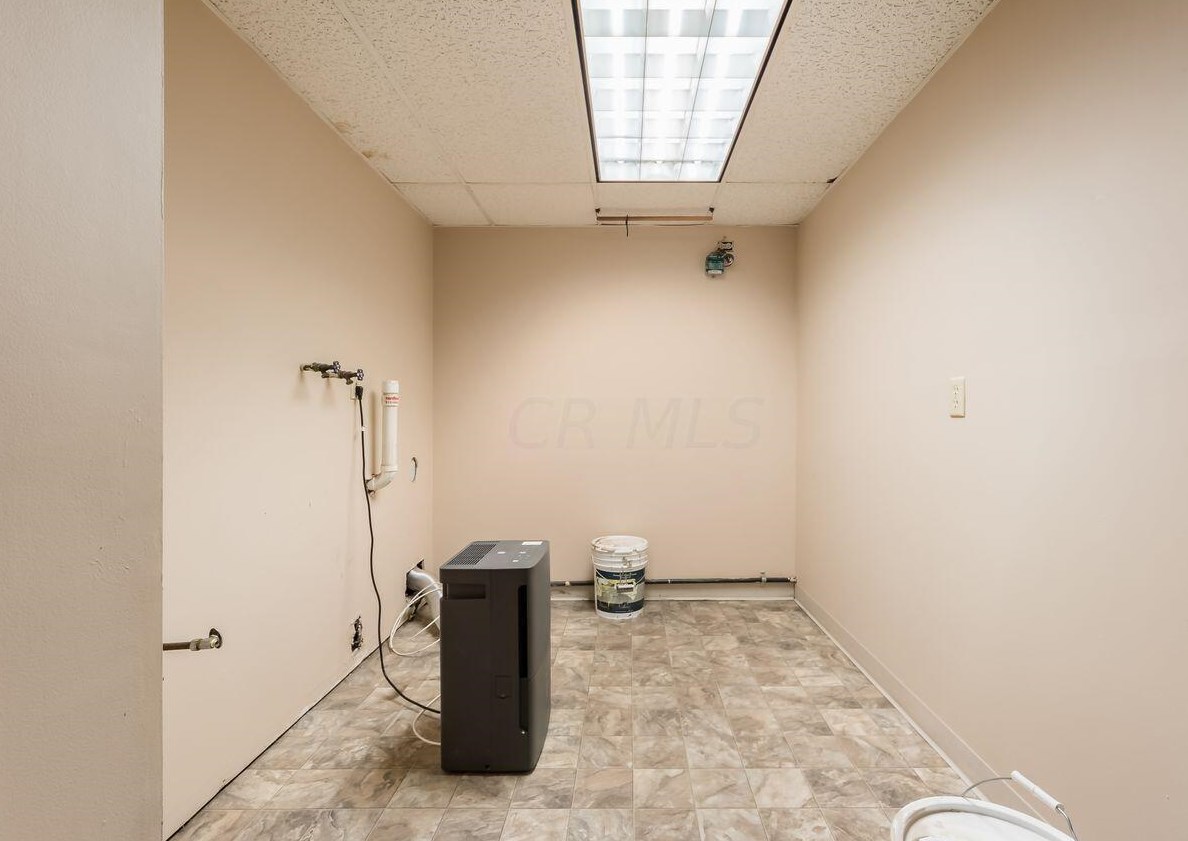 2374 Kilbourne Ave, Columbus OH 43229-4709 exterior