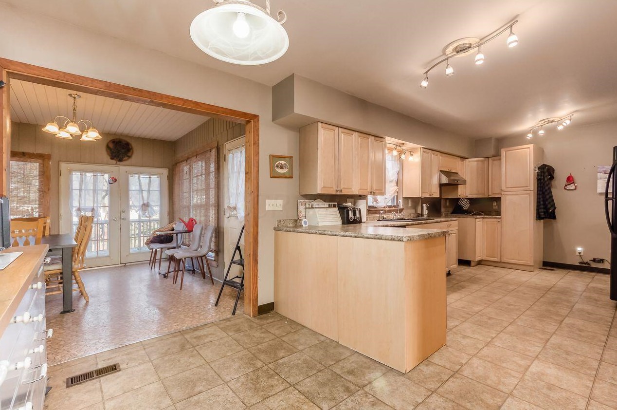 2374 Kilbourne Ave, Columbus OH 43229-4709 exterior