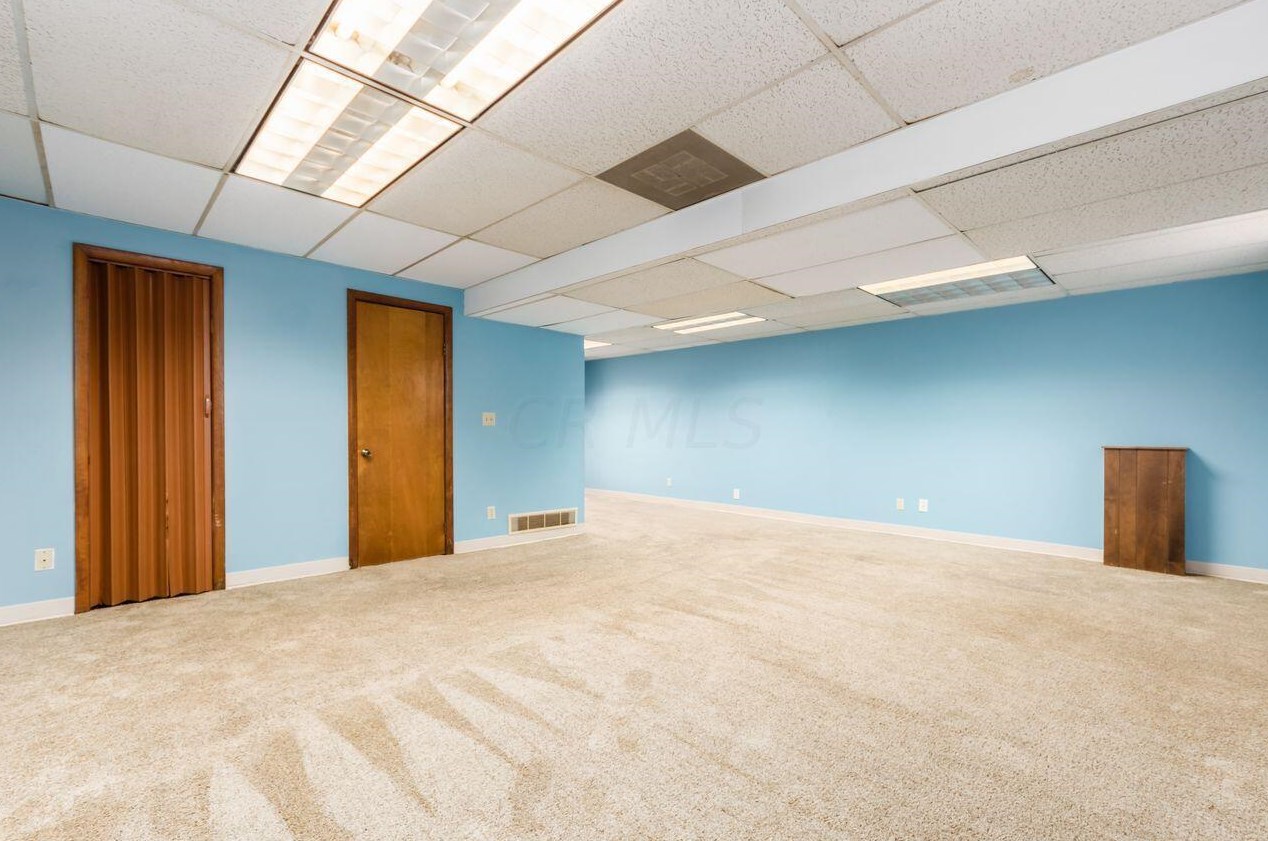 2374 Kilbourne Ave, Columbus OH 43229-4709 exterior