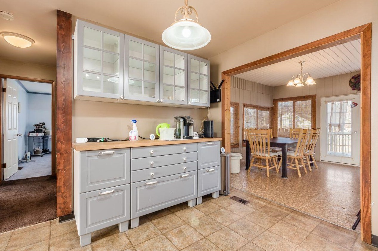 2374 Kilbourne Ave, Columbus OH 43229-4709 exterior