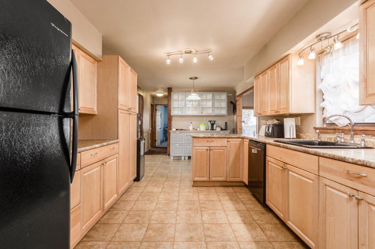 2374 Kilbourne Ave, Columbus OH 43229-4709 exterior