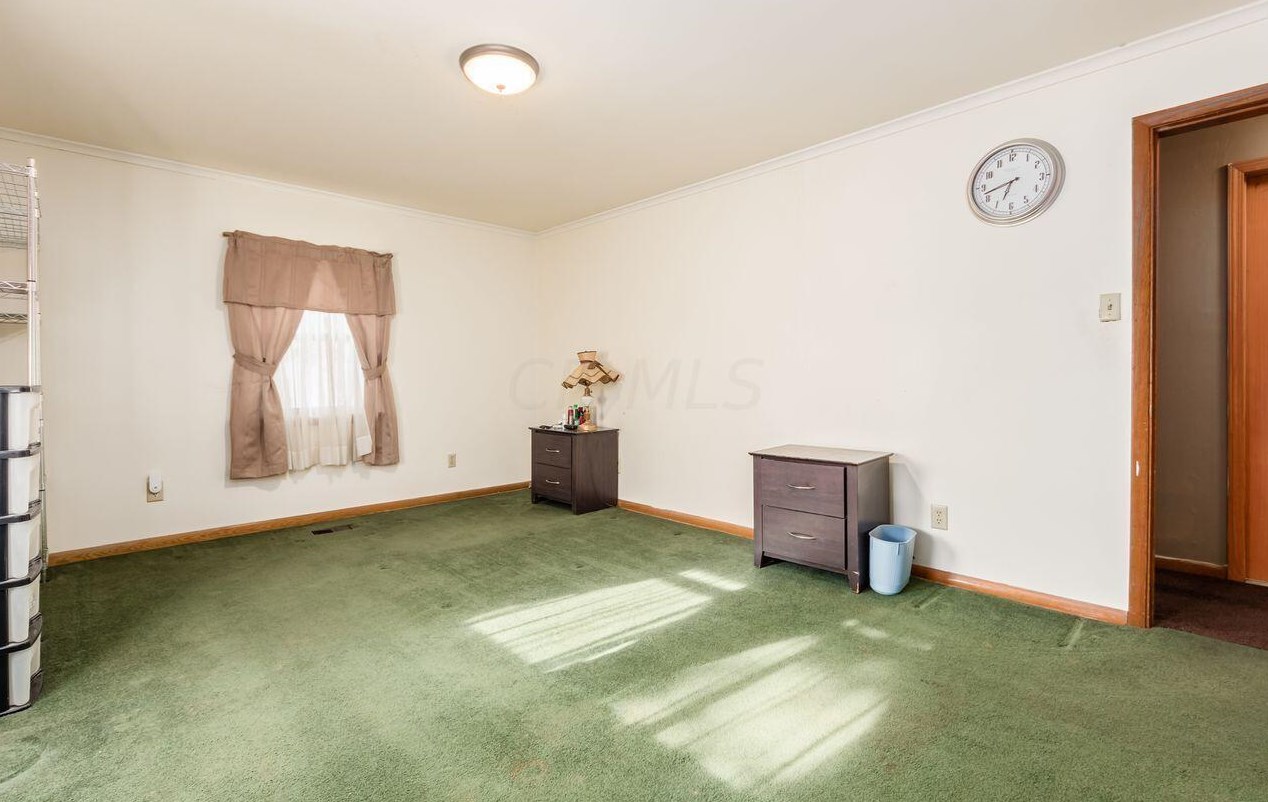 2374 Kilbourne Ave, Columbus OH 43229-4709 exterior