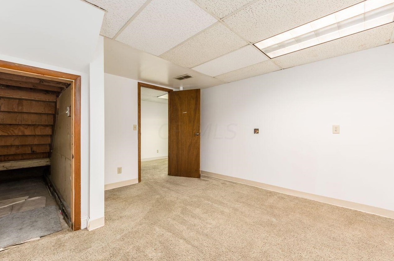 2374 Kilbourne Ave, Columbus OH 43229-4709 exterior