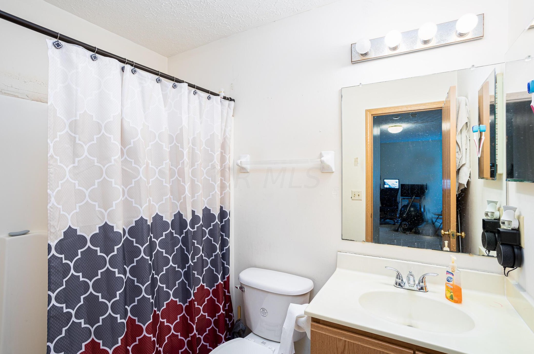 3431 Omega Dr, Columbus OH 43231-8815 exterior