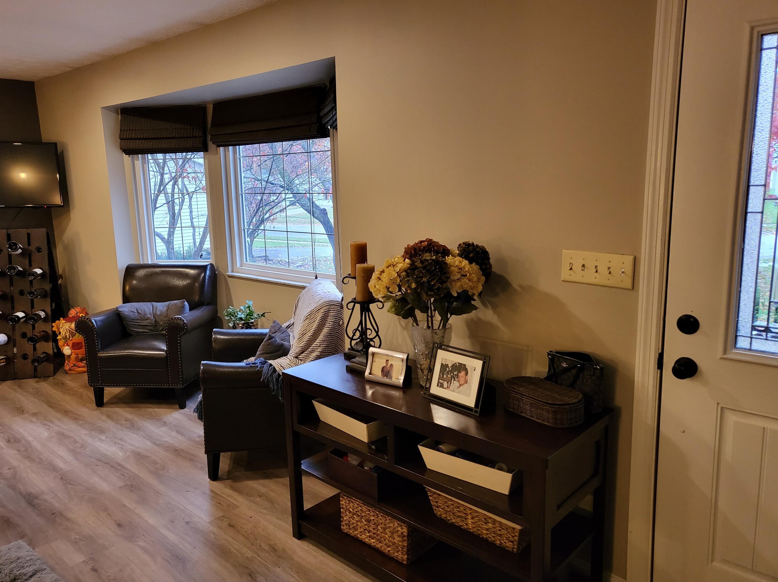 821 Riva Rdg Blvd, Columbus OH 43230-1804 exterior