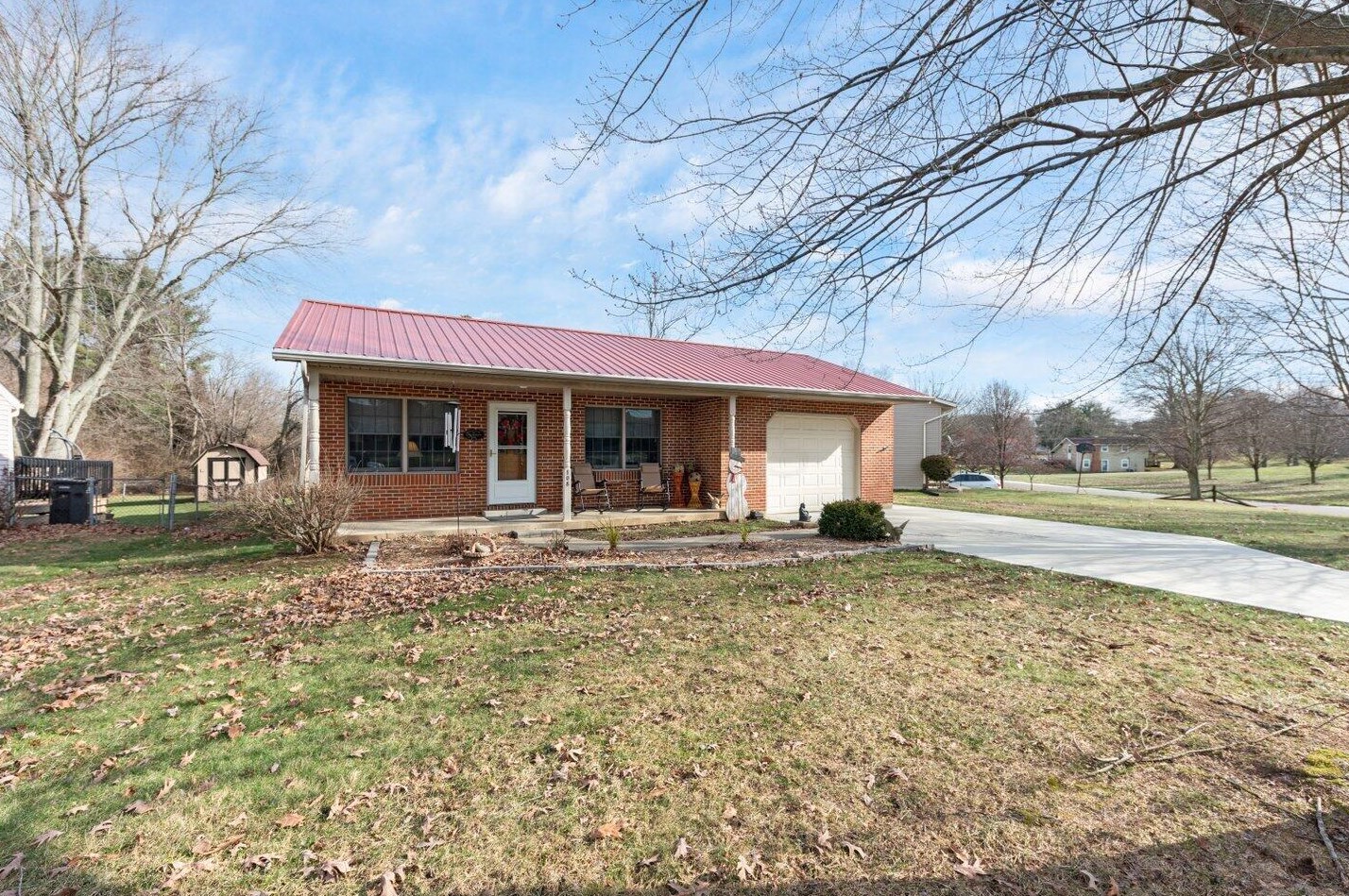 108 Craig Dr, Thornville, OH 43076-8025