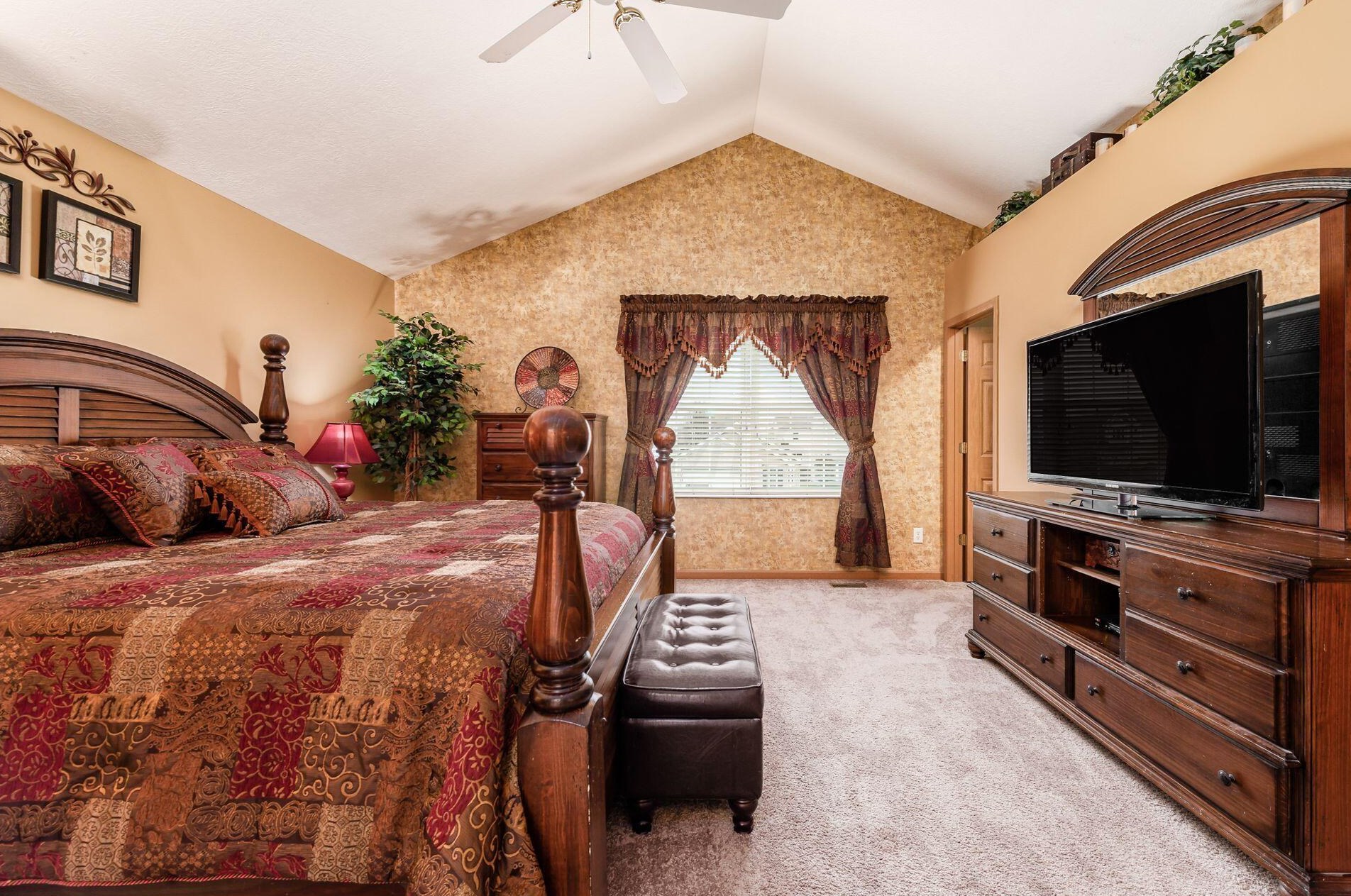 6811 Riding Trl Dr, Cnl Wnchstr OH  43110-7824 exterior