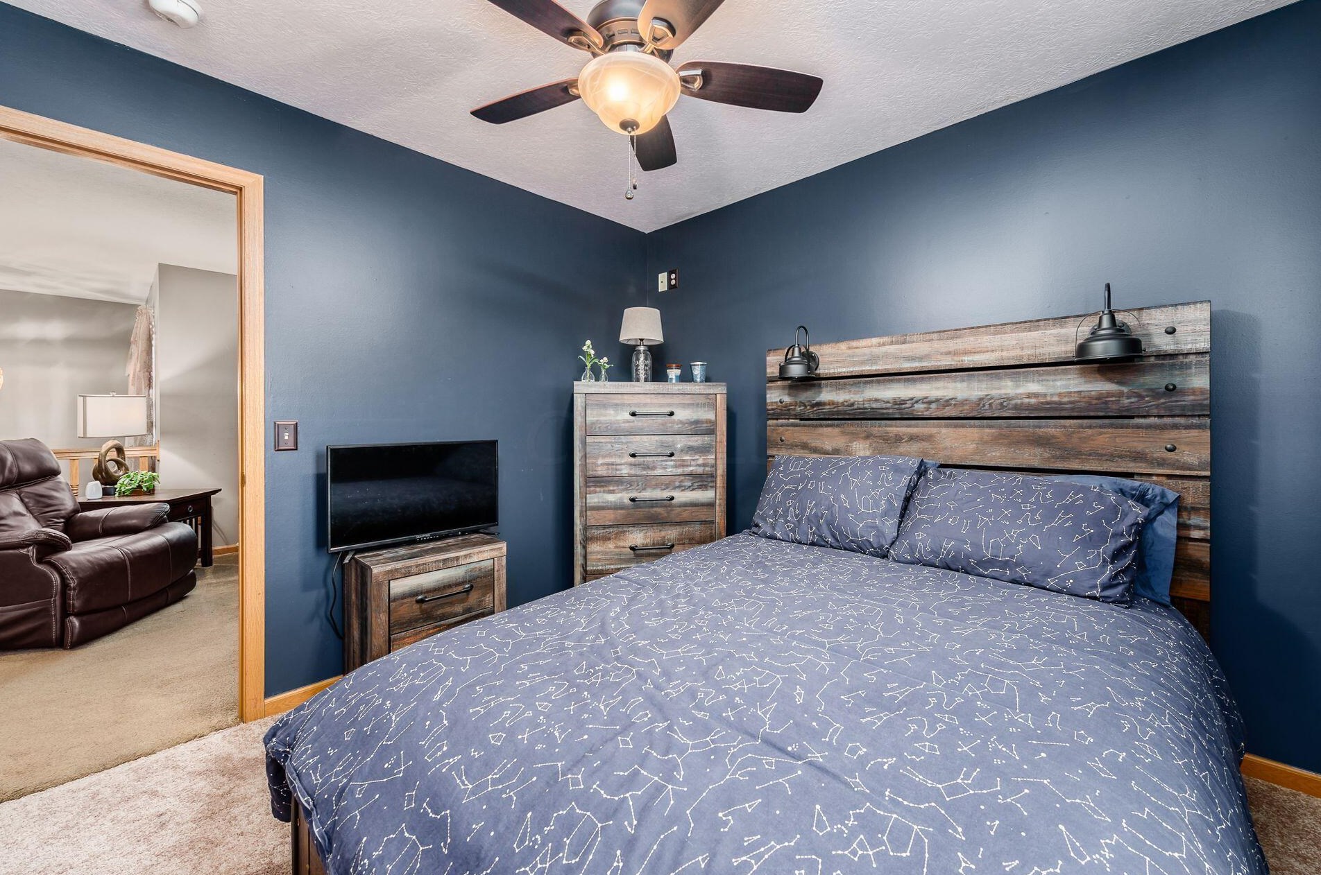 6811 Riding Trl Dr, Cnl Wnchstr OH  43110-7824 exterior