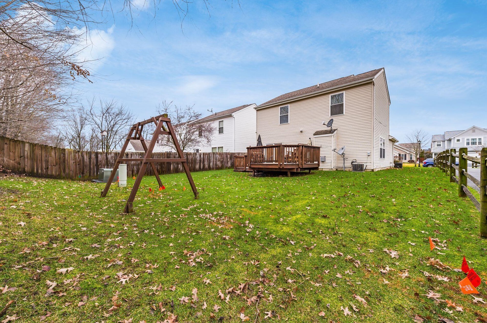 6811 Riding Trl Dr, Cnl Wnchstr OH  43110-7824 exterior