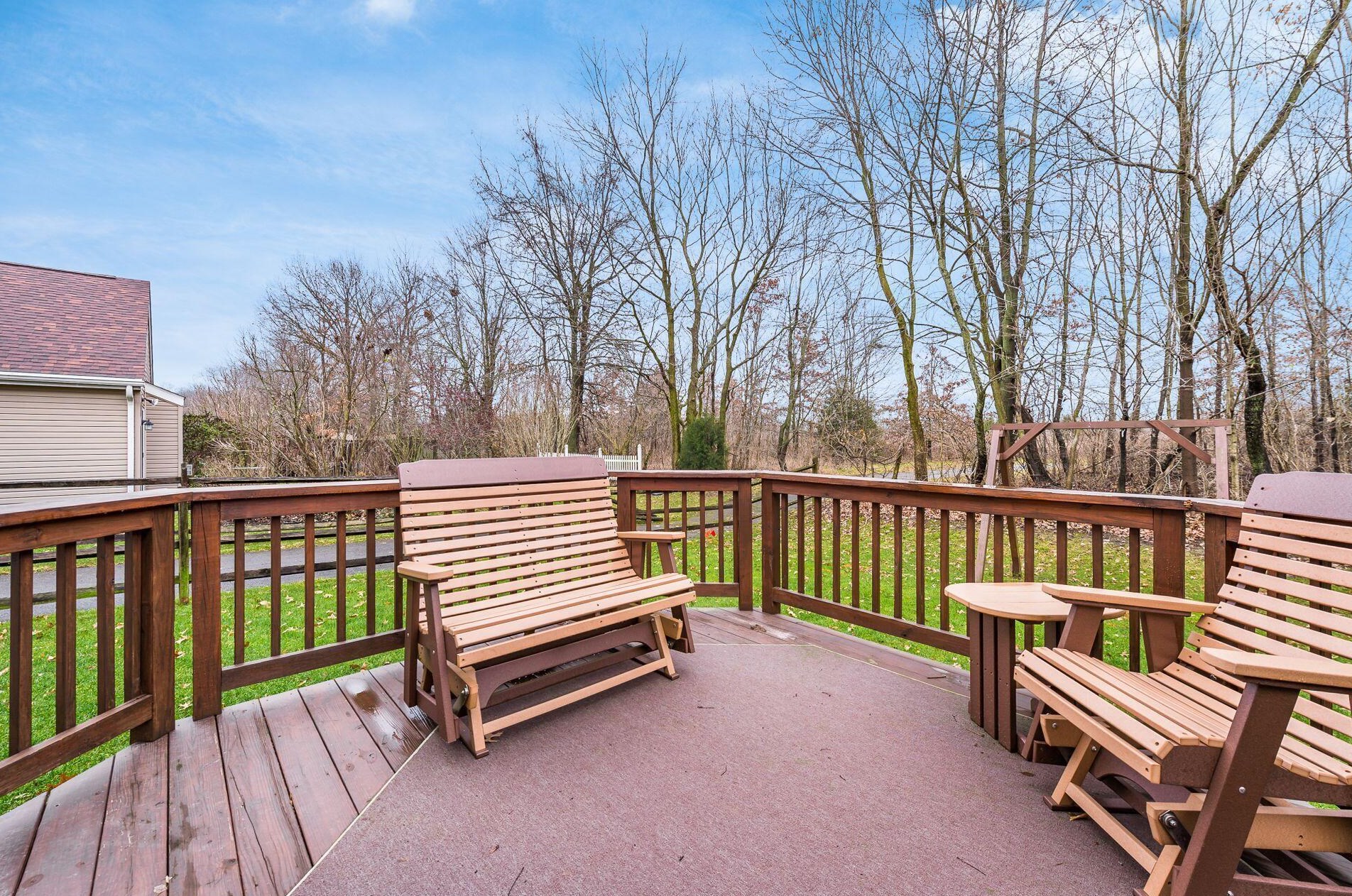 6811 Riding Trl Dr, Cnl Wnchstr OH  43110-7824 exterior