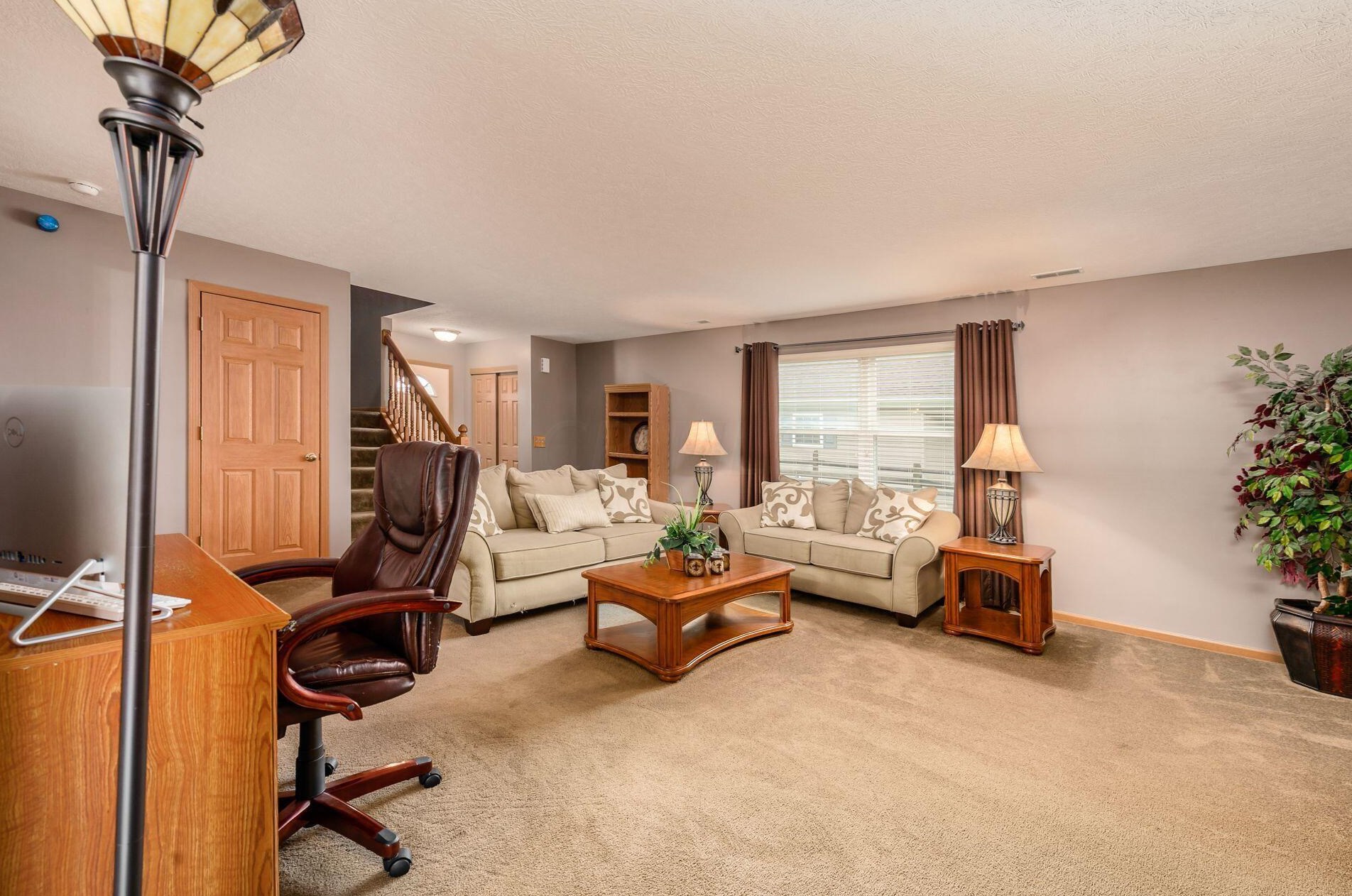 6811 Riding Trl Dr, Cnl Wnchstr OH  43110-7824 exterior