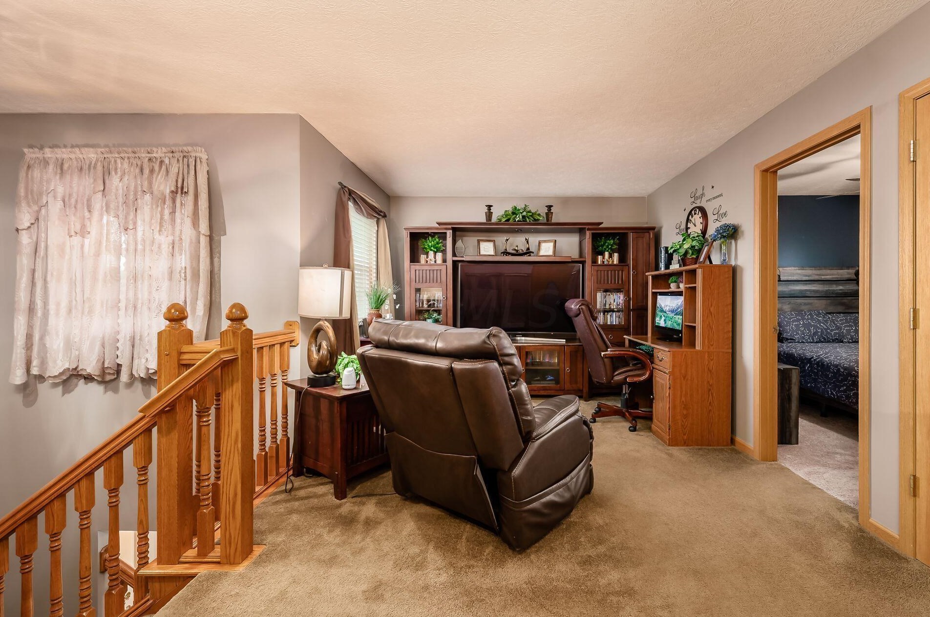 6811 Riding Trl Dr, Cnl Wnchstr OH  43110-7824 exterior