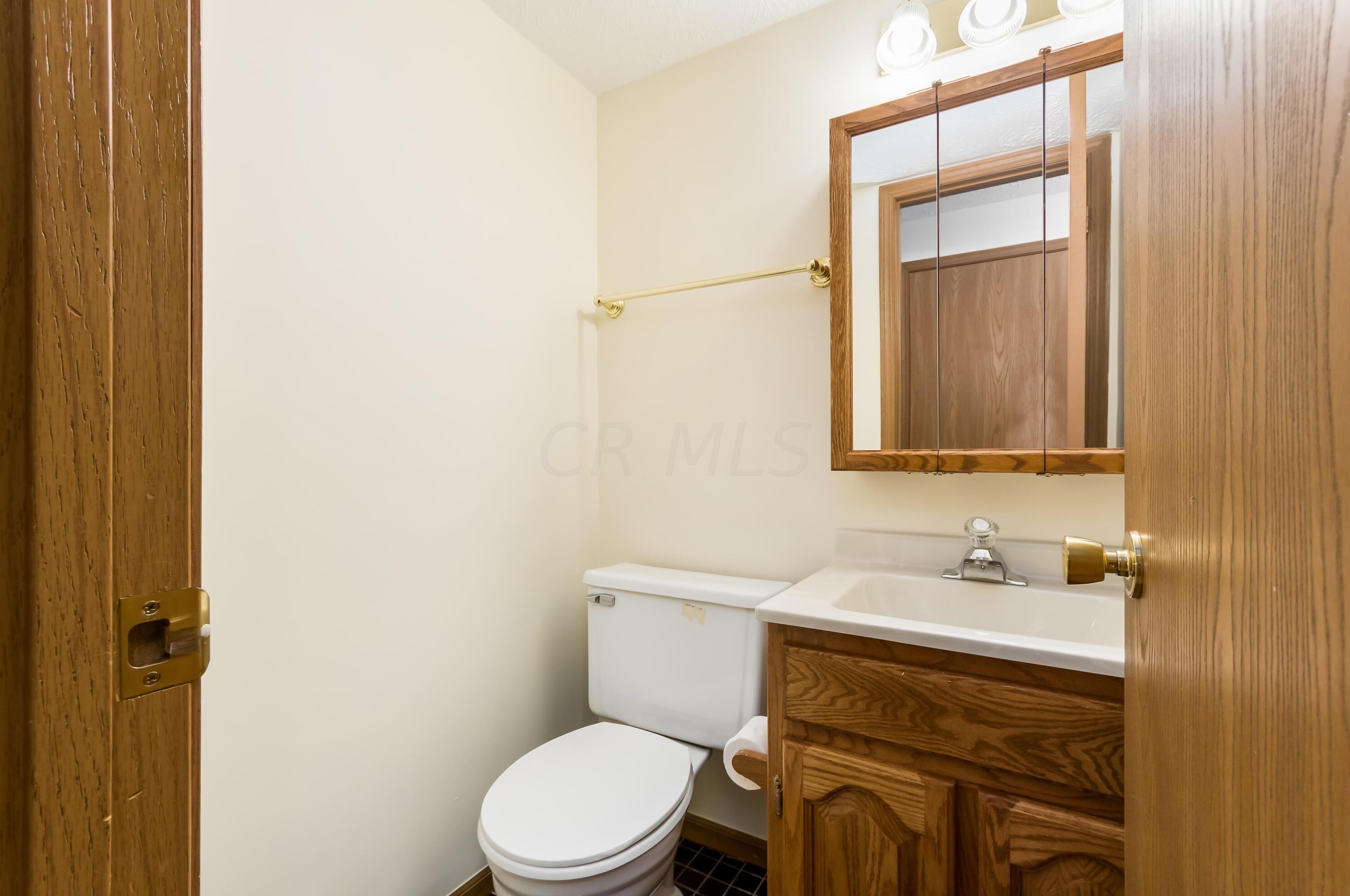 1308 Pinnacle Dr, Columbus OH 43204-1776 exterior