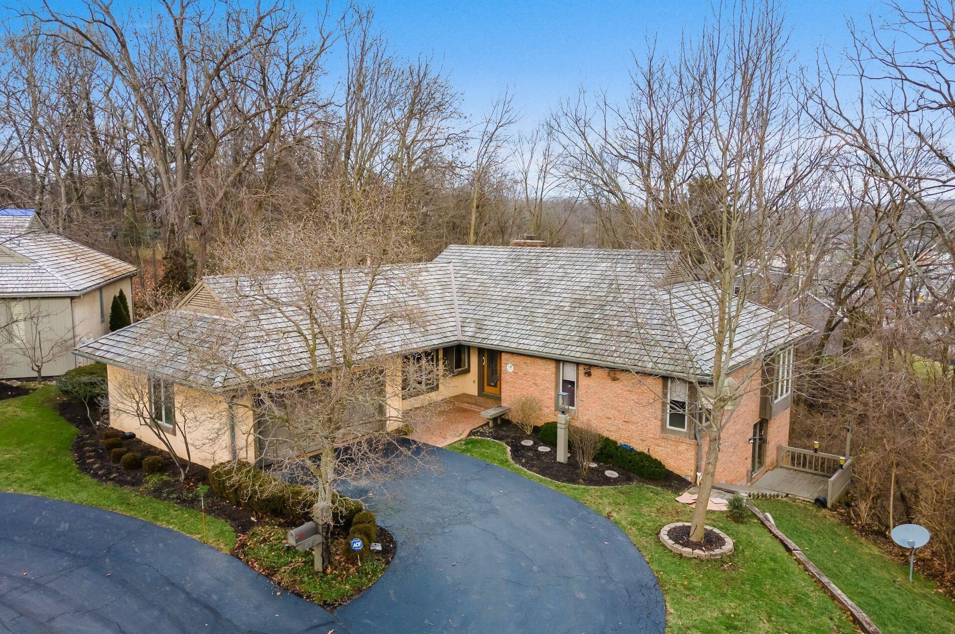 730 Old Oak Trce, Columbus OH 43235-1760 exterior