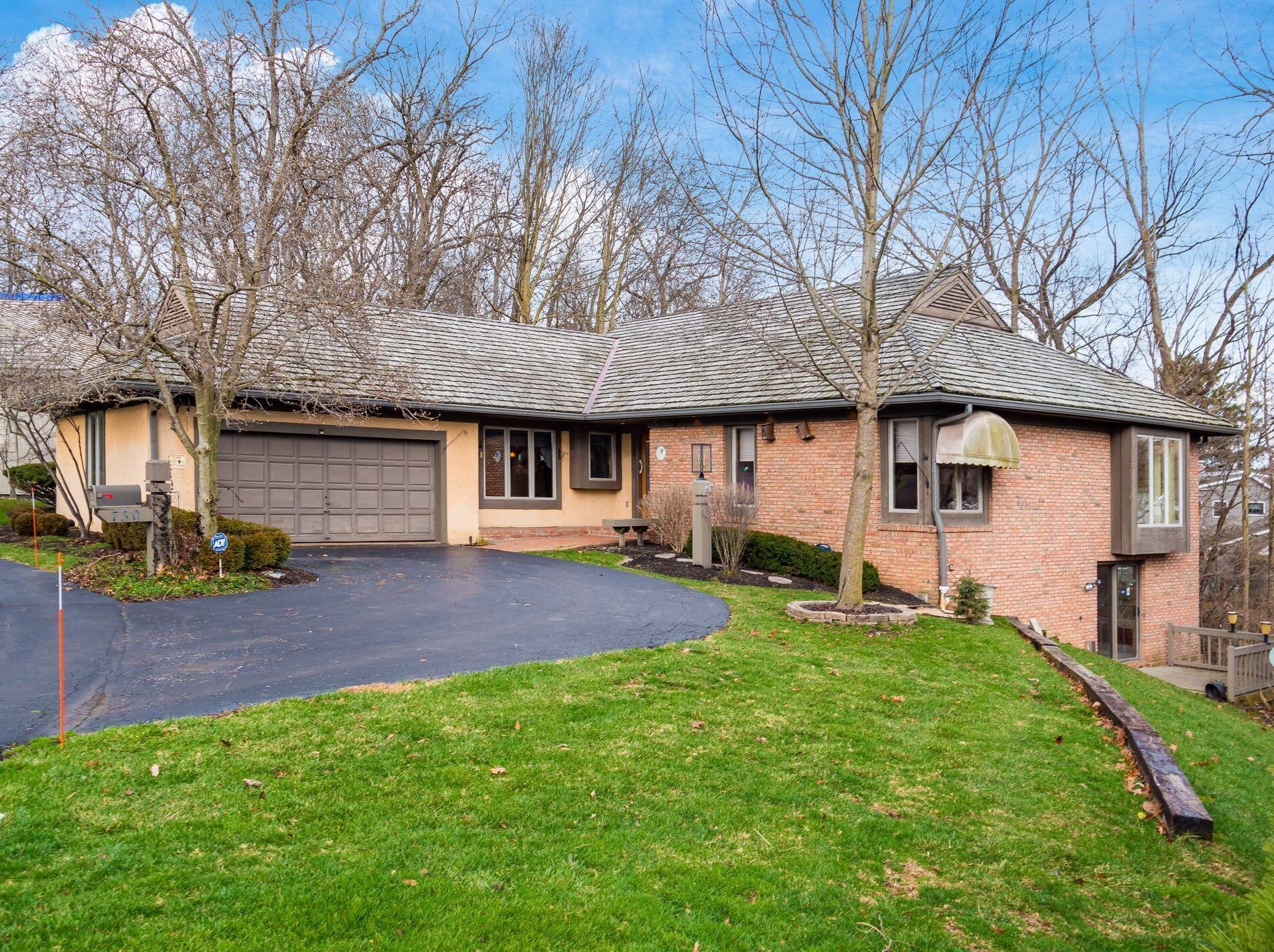730 Old Oak Trce, Columbus, OH 43235-1760