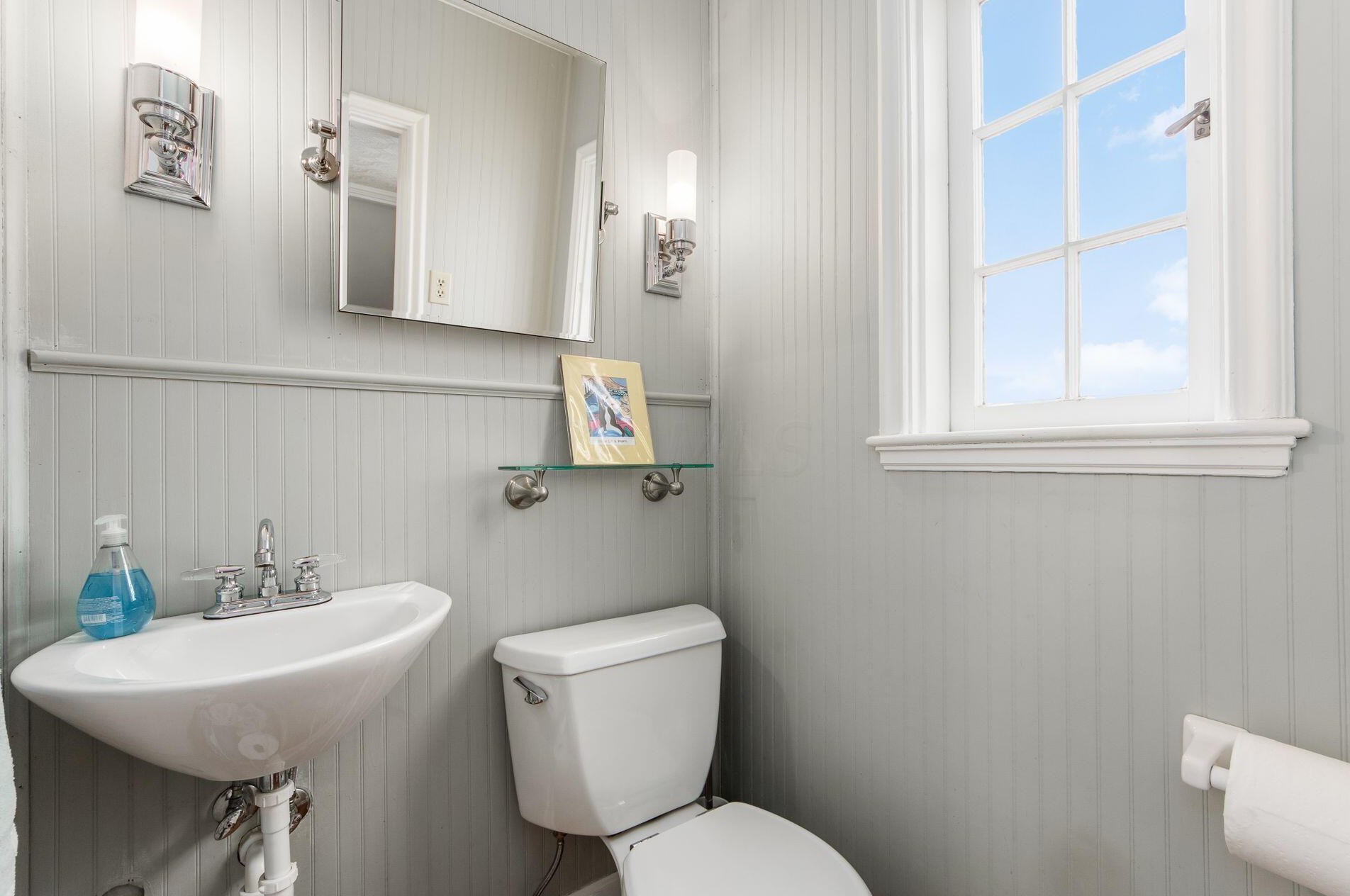 1740 Essex Rd, Columbus OH 43221-3845 exterior