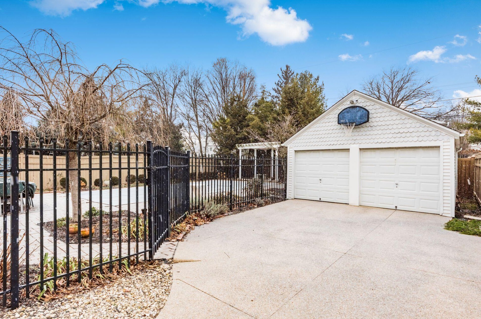 1740 Essex Rd, Columbus OH 43221-3845 exterior