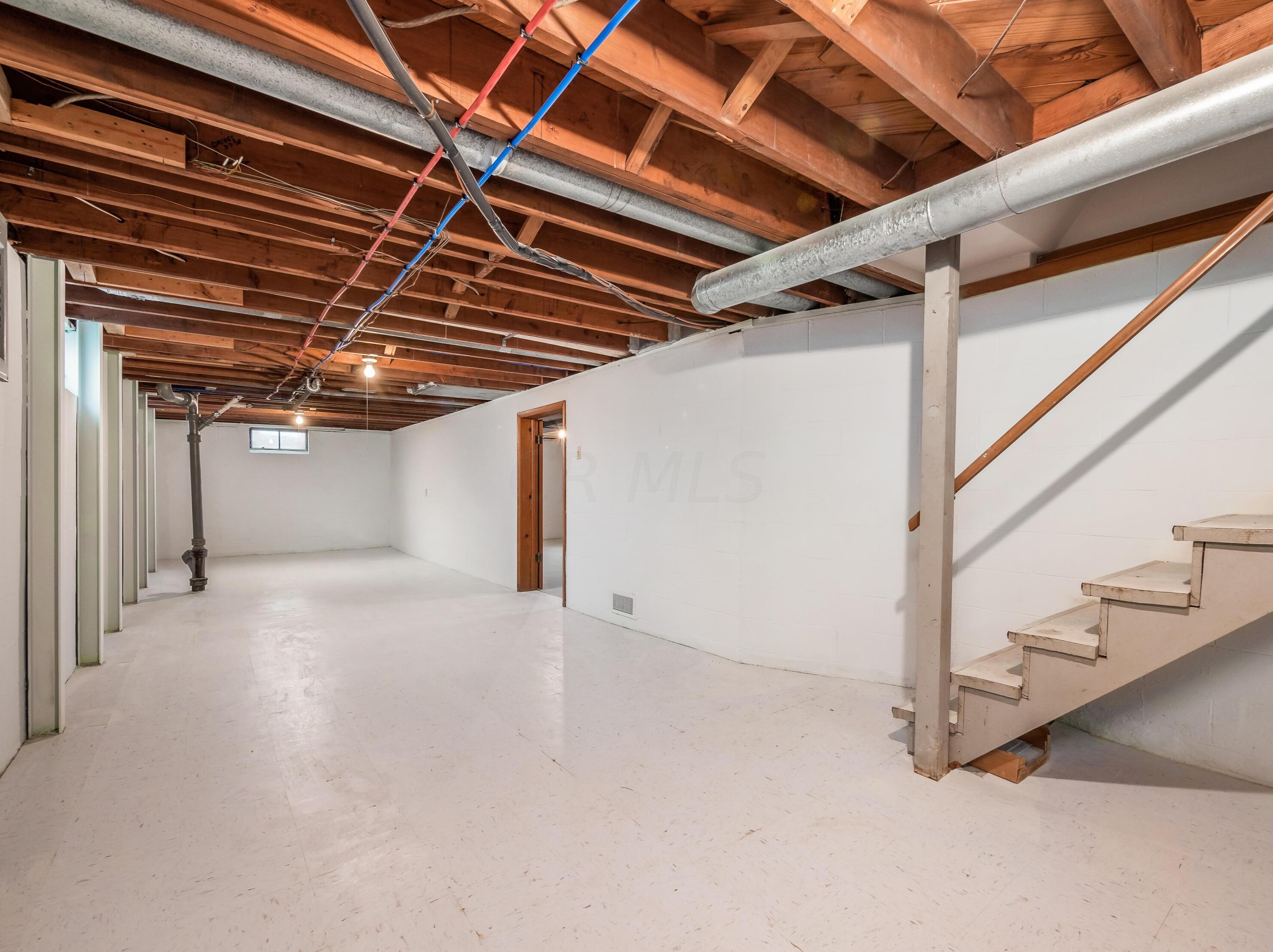 5033 Amesbury Way, Columbus OH 43228-1242 exterior