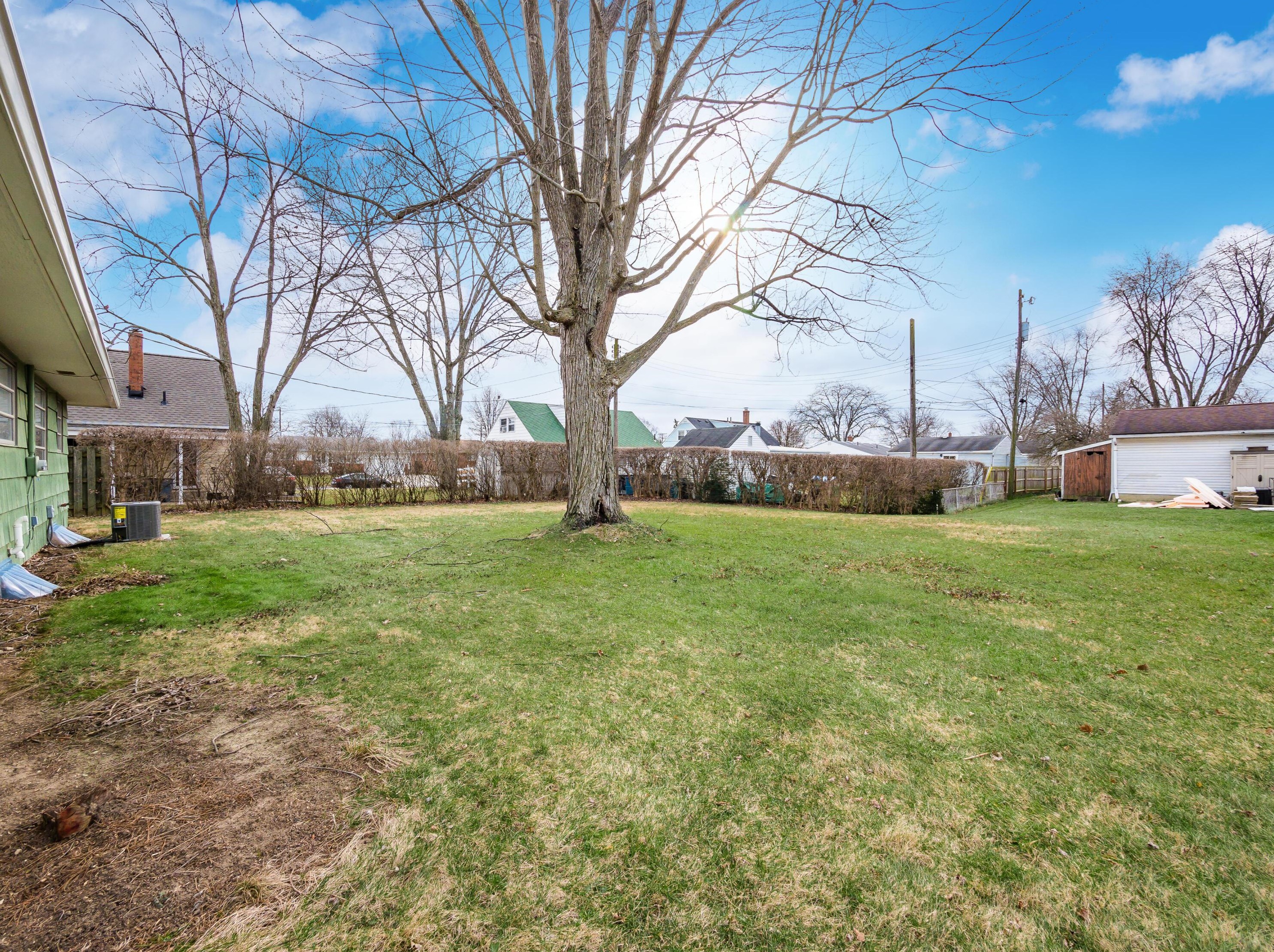 5033 Amesbury Way, Columbus OH 43228-1242 exterior