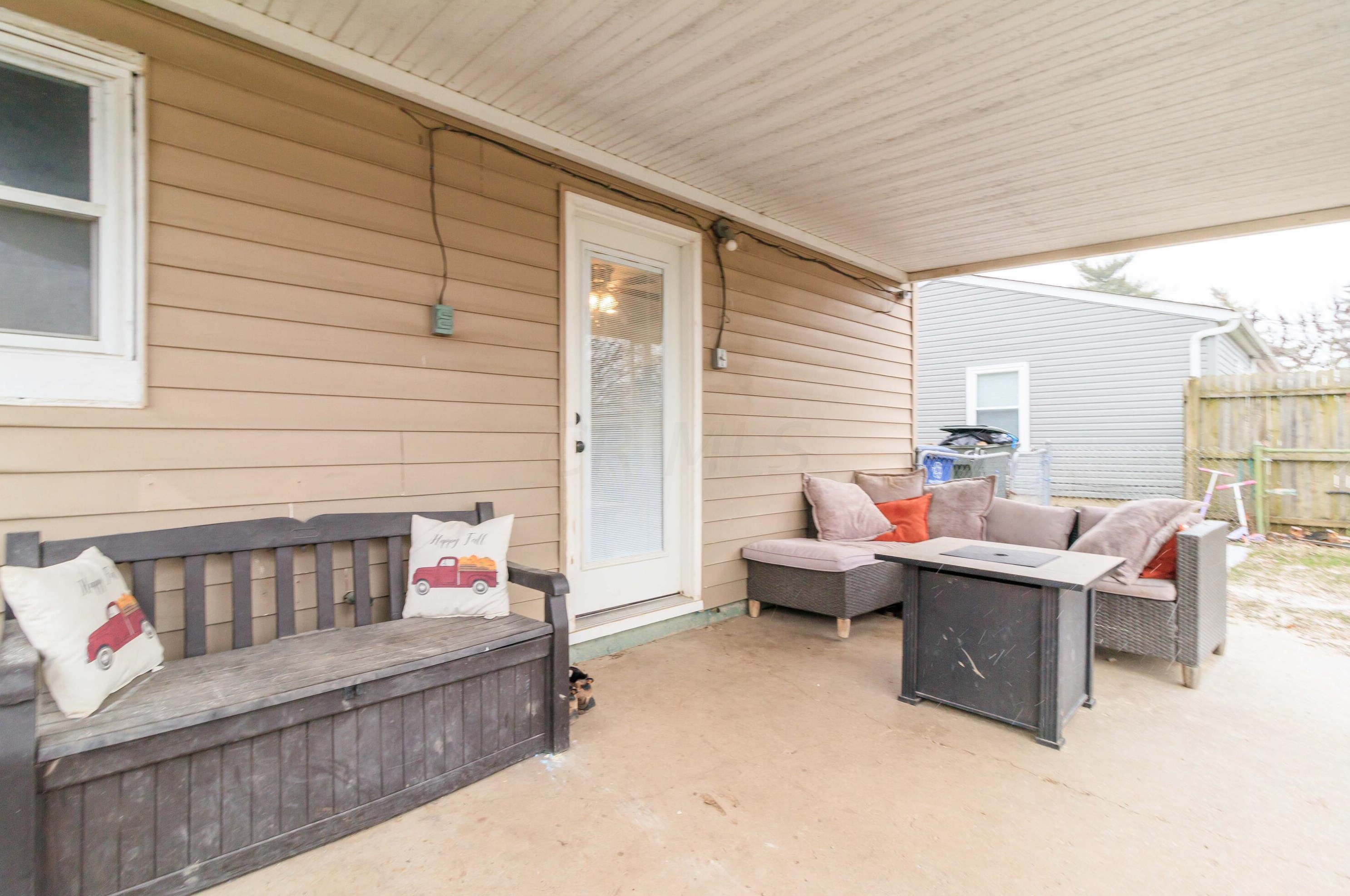 2831 Dolby Dr, Columbus OH 43207-3649 exterior