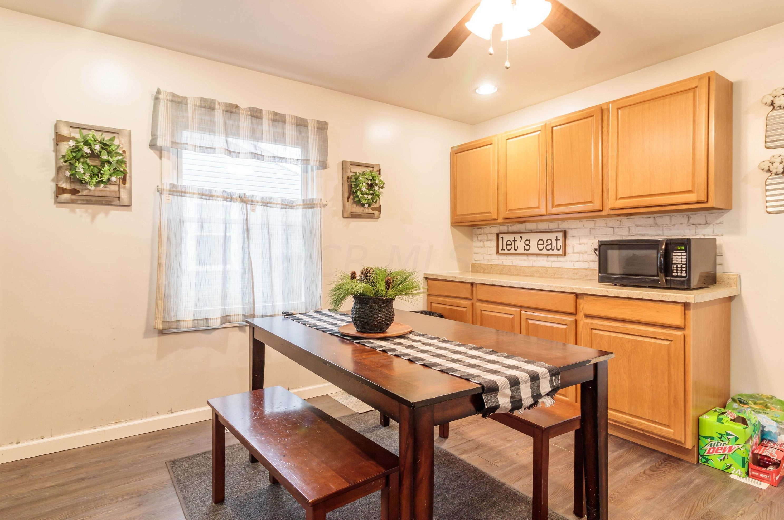 2831 Dolby Dr, Columbus OH 43207-3649 exterior