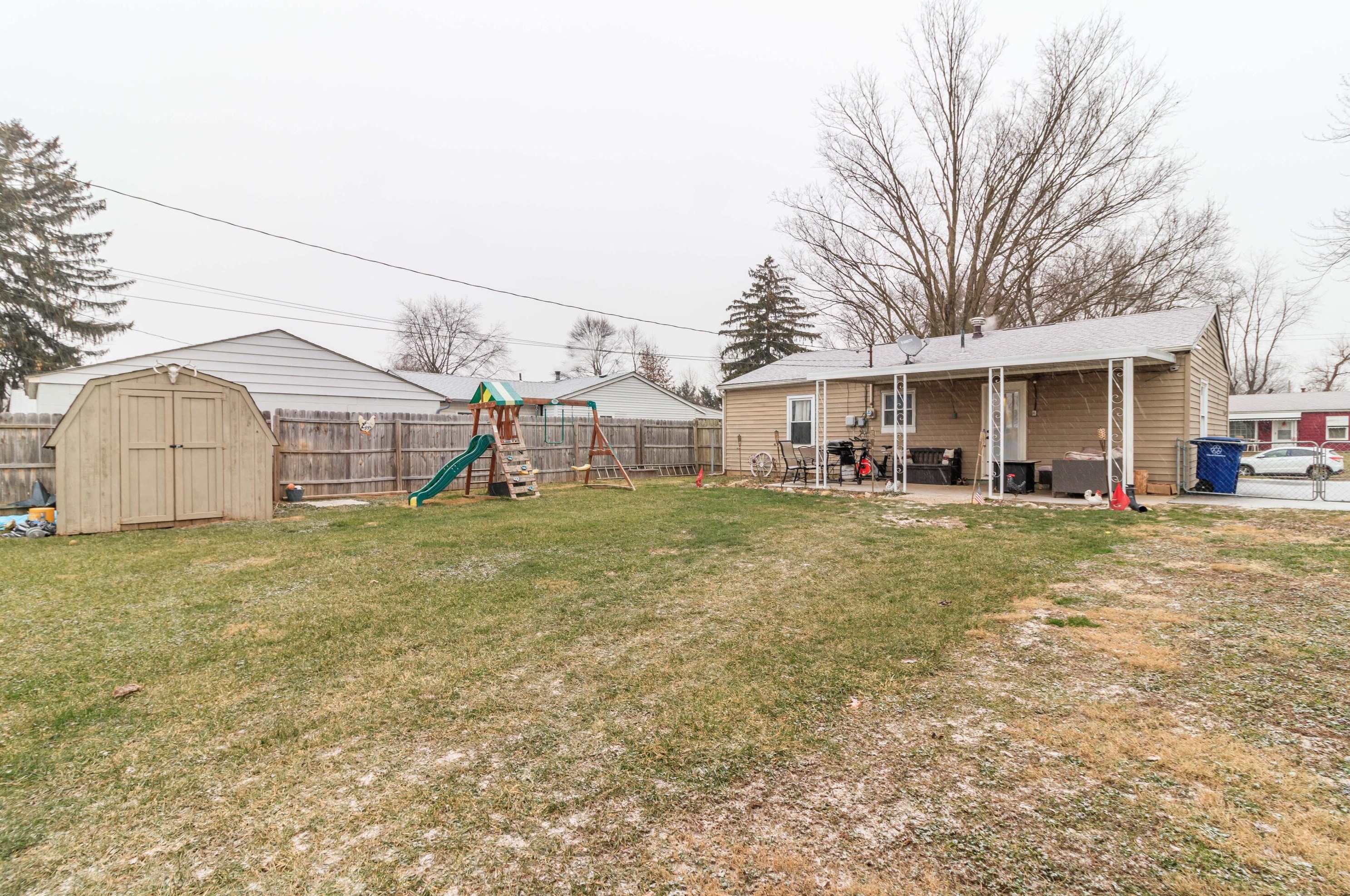 2831 Dolby Dr, Columbus OH 43207-3649 exterior