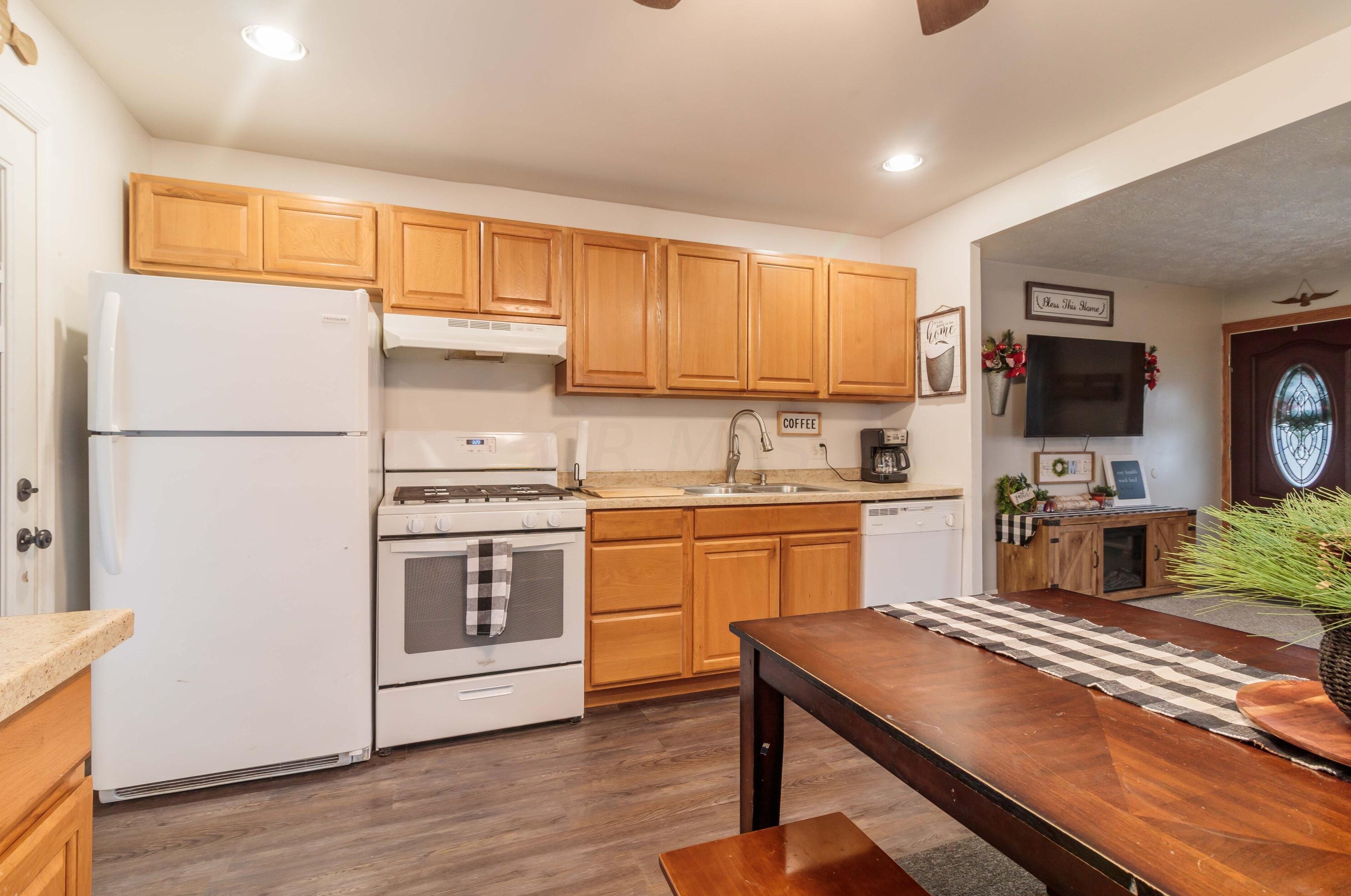 2831 Dolby Dr, Columbus OH 43207-3649 exterior