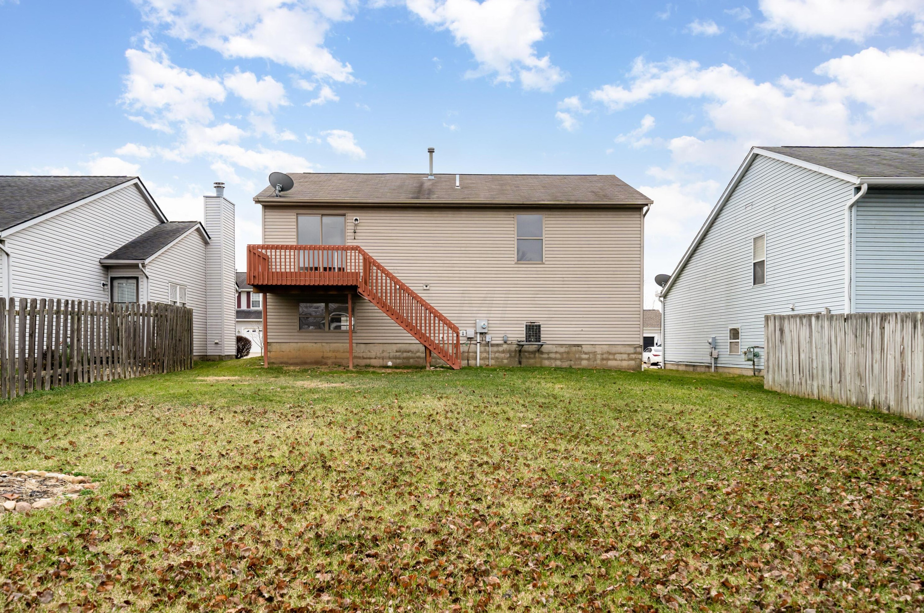 1124 Rendezvous Ln, Columbus OH 43207-7208 exterior