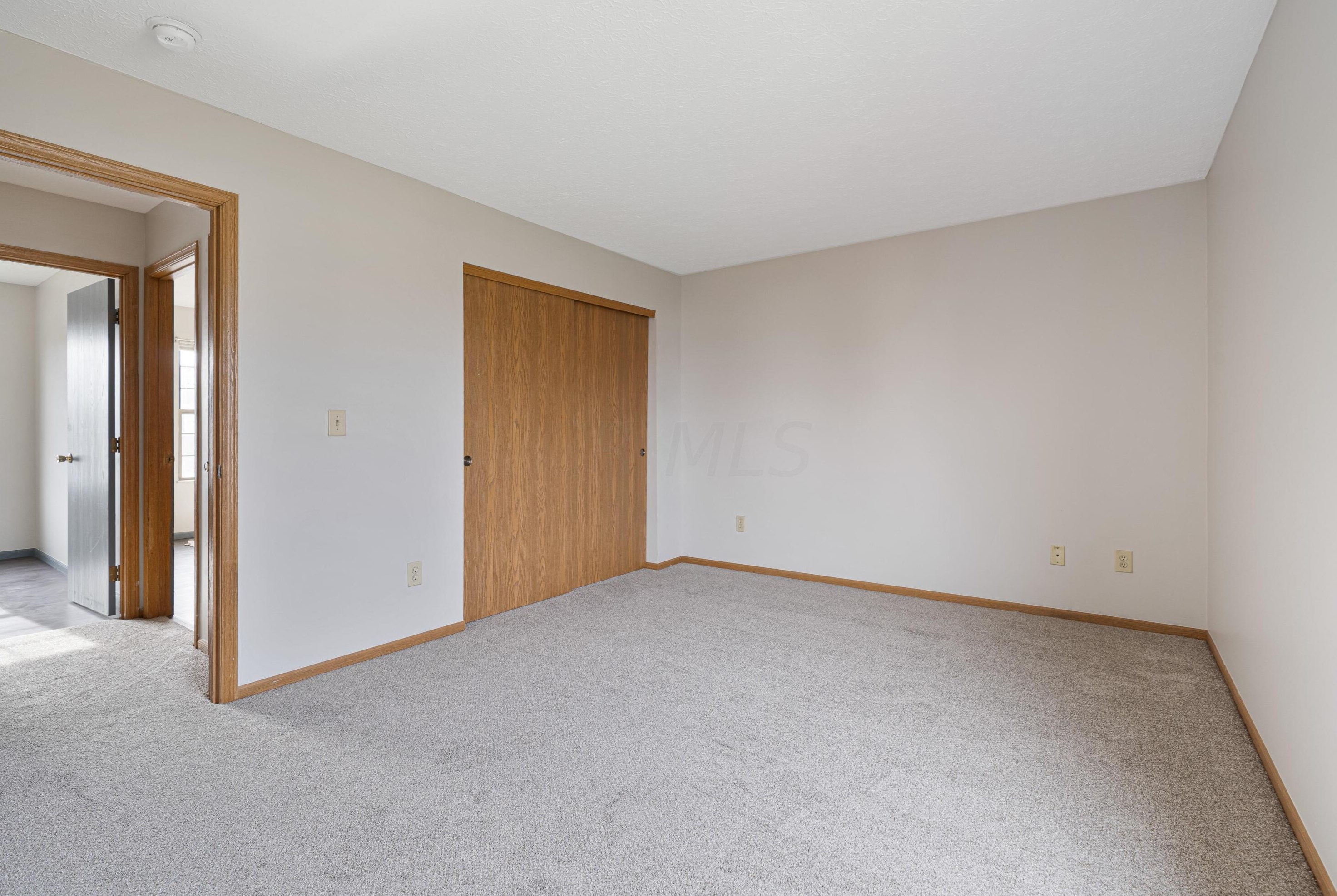 1124 Rendezvous Ln, Columbus OH 43207-7208 exterior