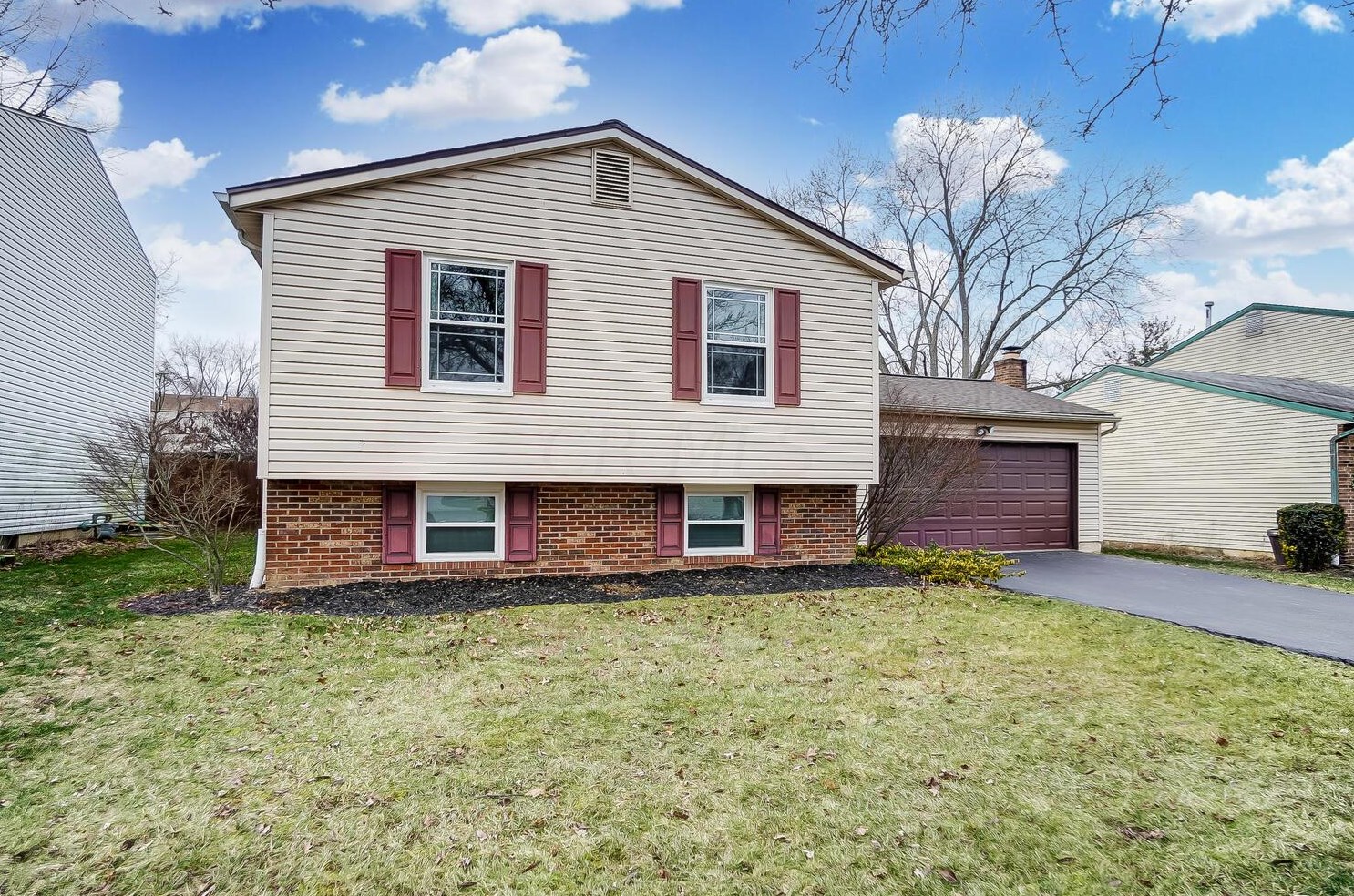 2051 Tuckaway Ct, Columbus, OH 43228-9568