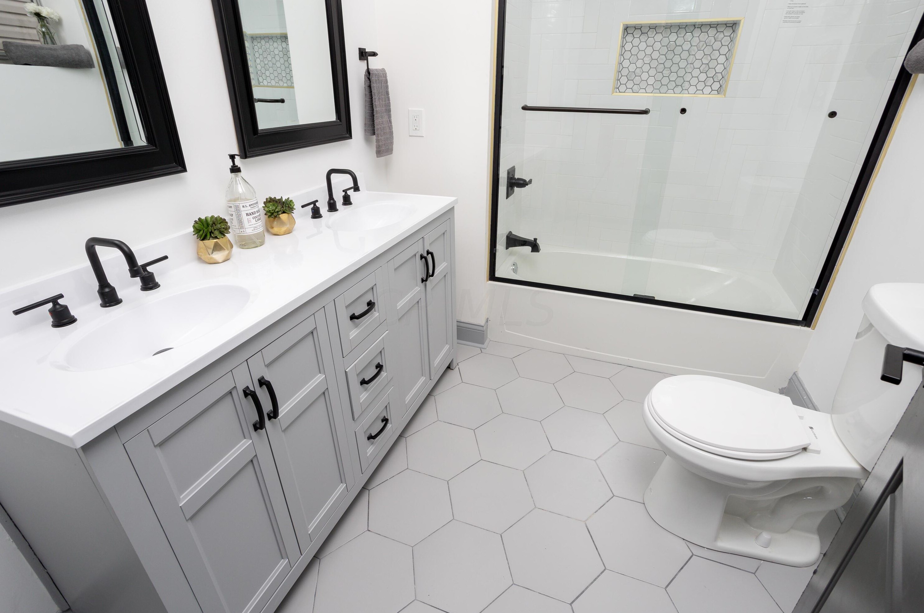 609 Gilbert St, Columbus OH  43205-2616 exterior